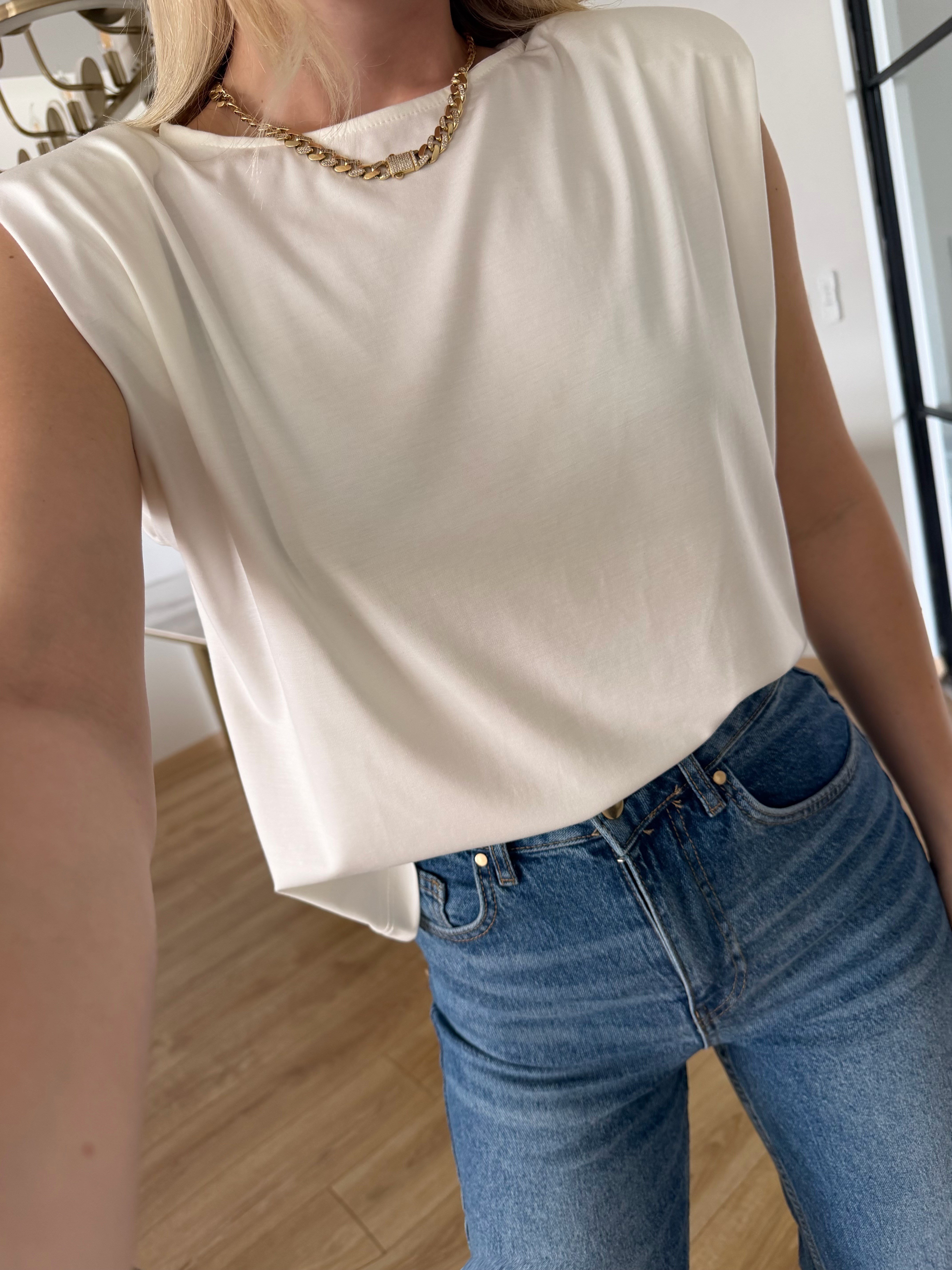 Beyaz Sırtı Dantelli Vatkalı Premium Tshirt