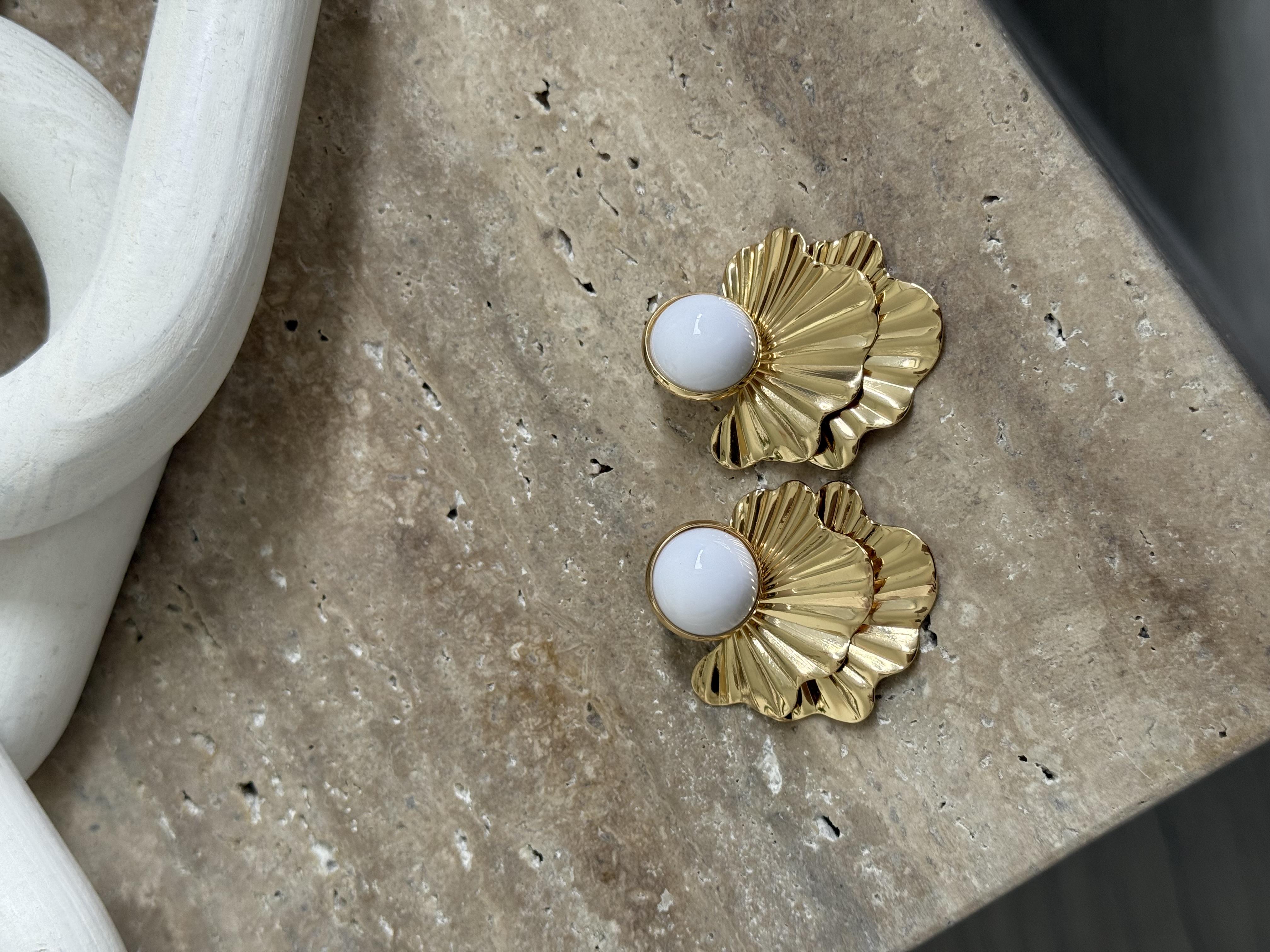 Beyaz Woula Gold Katlı Küpe