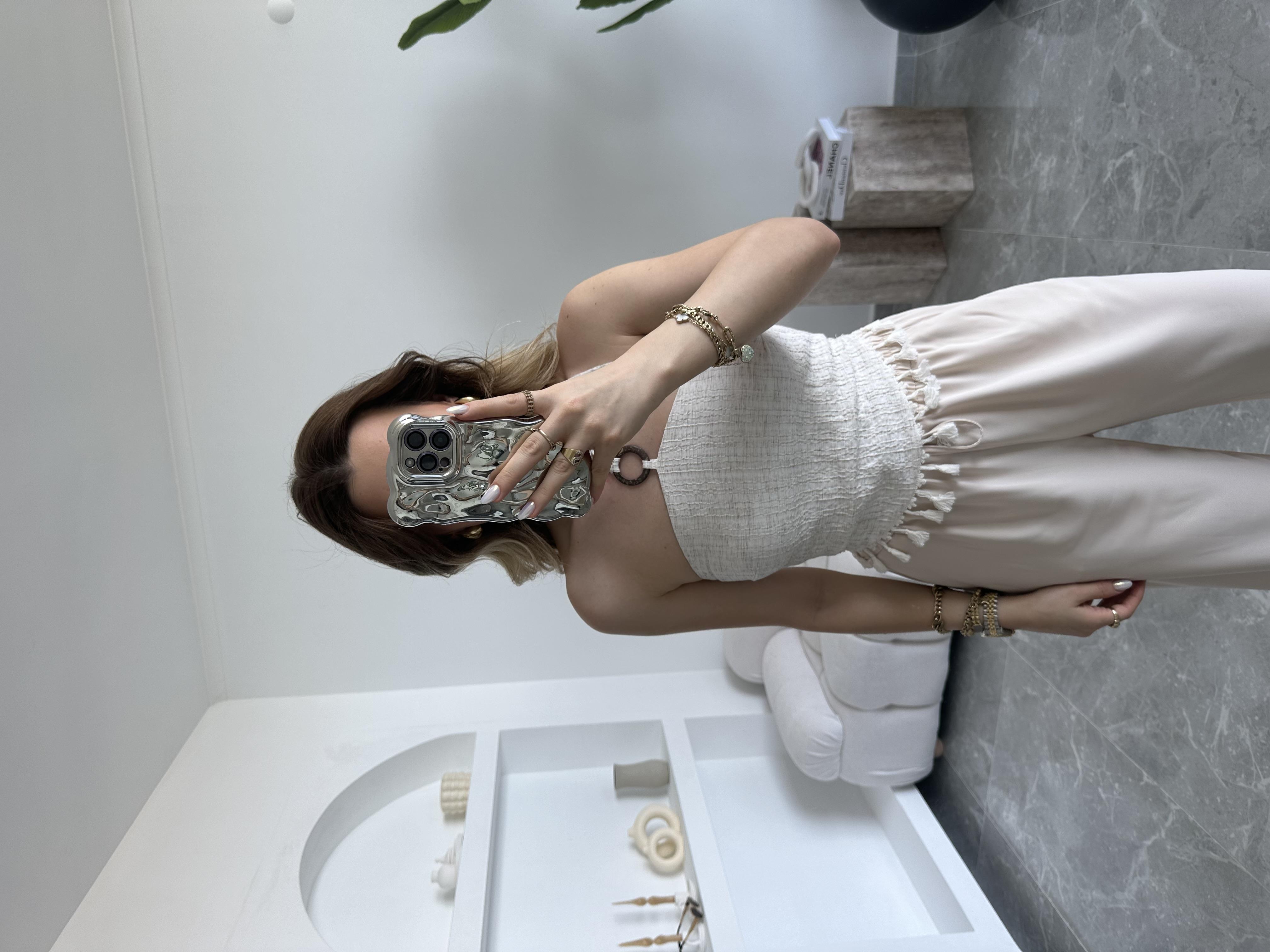 Boyundan Bağlamalı Püskül Detaylı Bluz