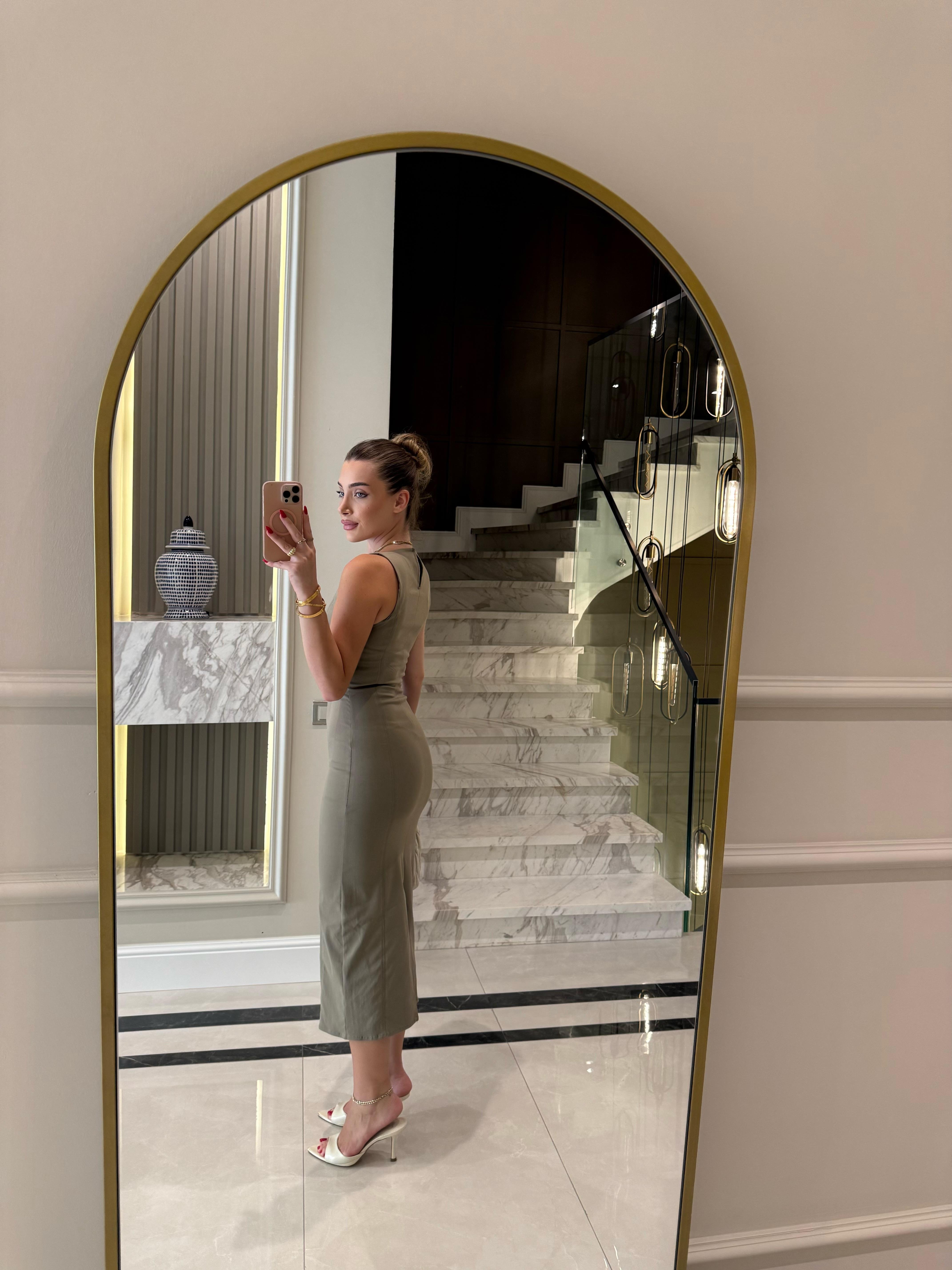 Çağla Yeşil Vücuda Oturan Midi Elbise