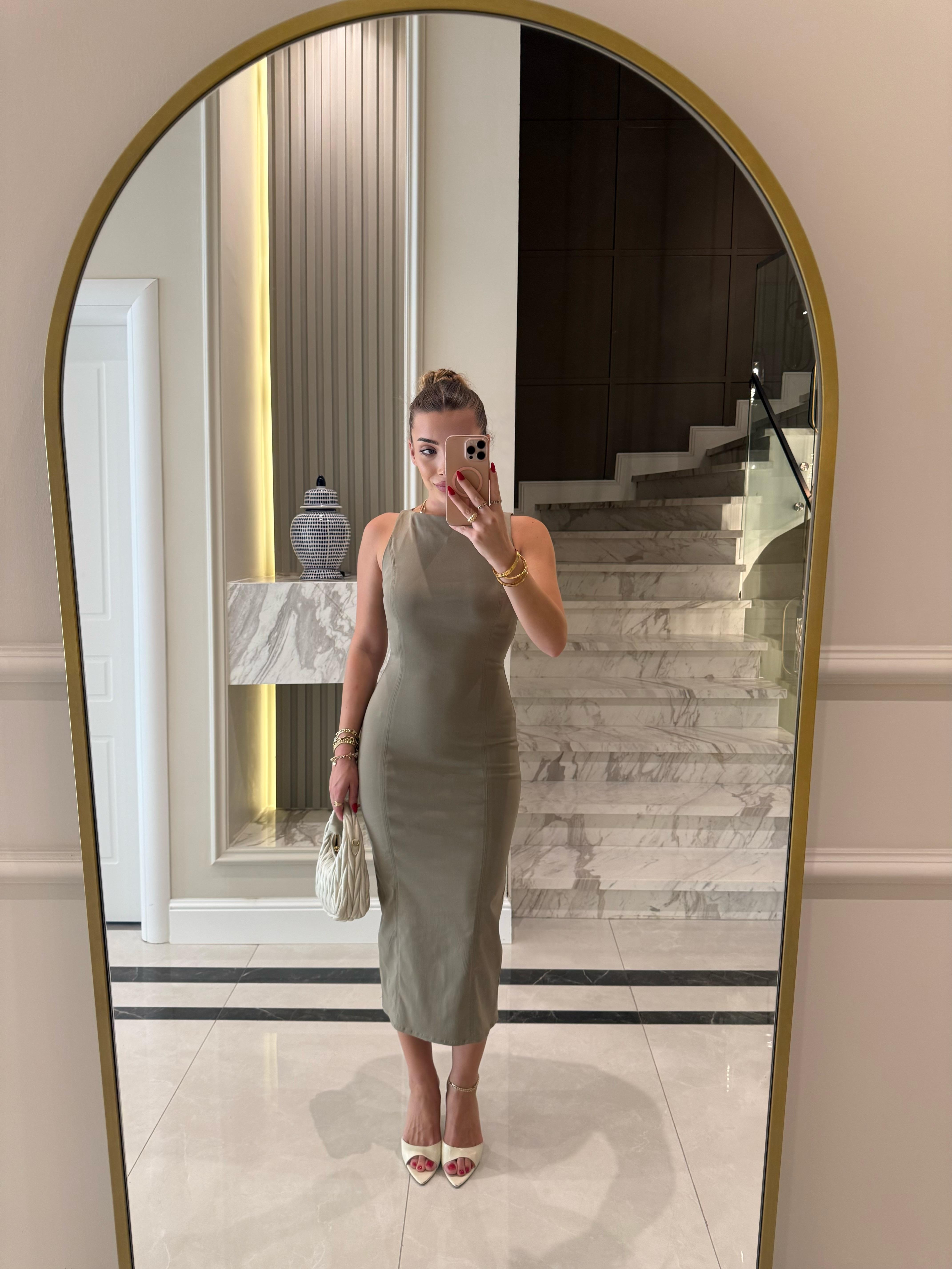 Çağla Yeşil Vücuda Oturan Midi Elbise