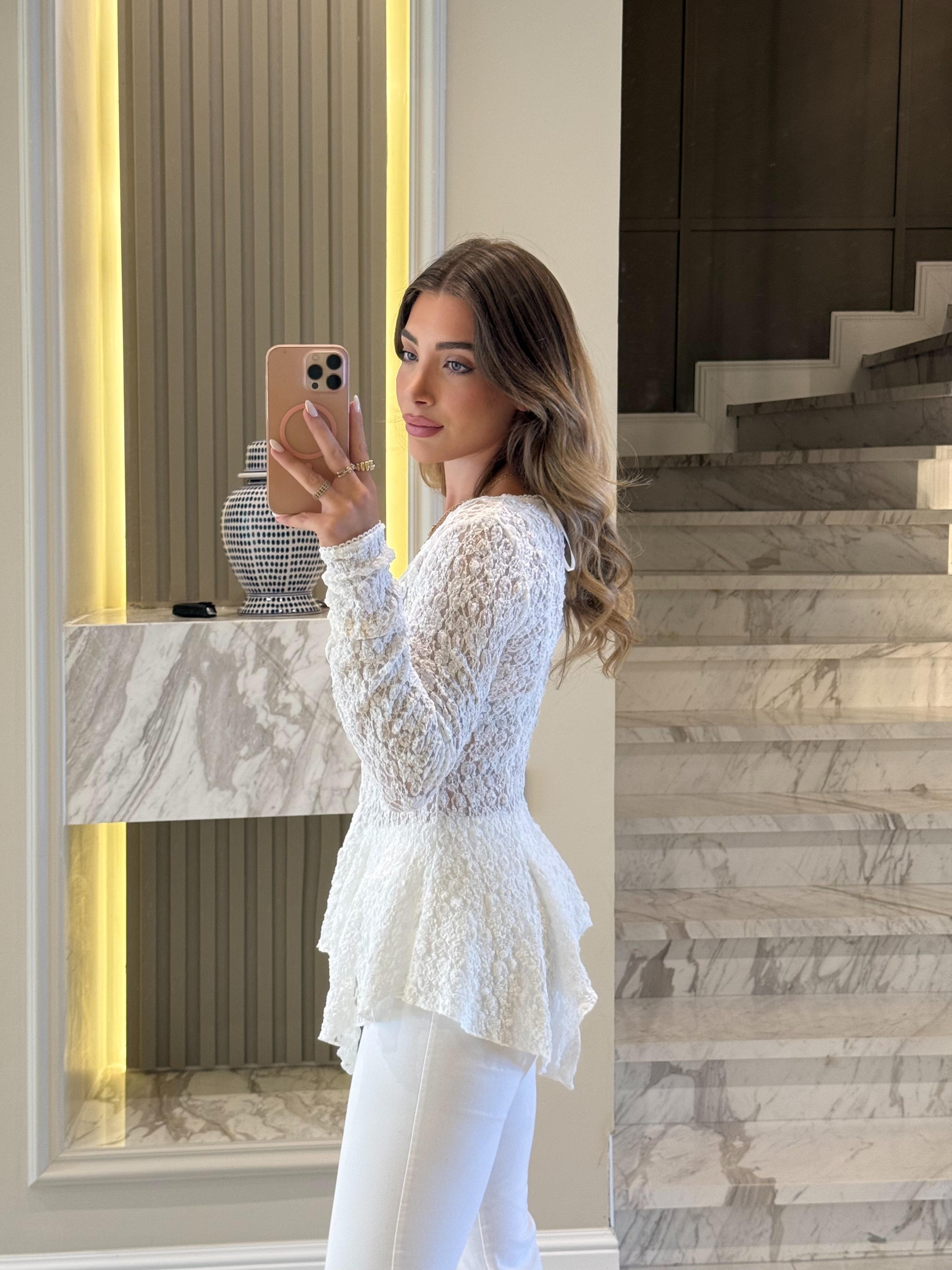 Ekru  Düğmeli Peplum Dantel Hırka