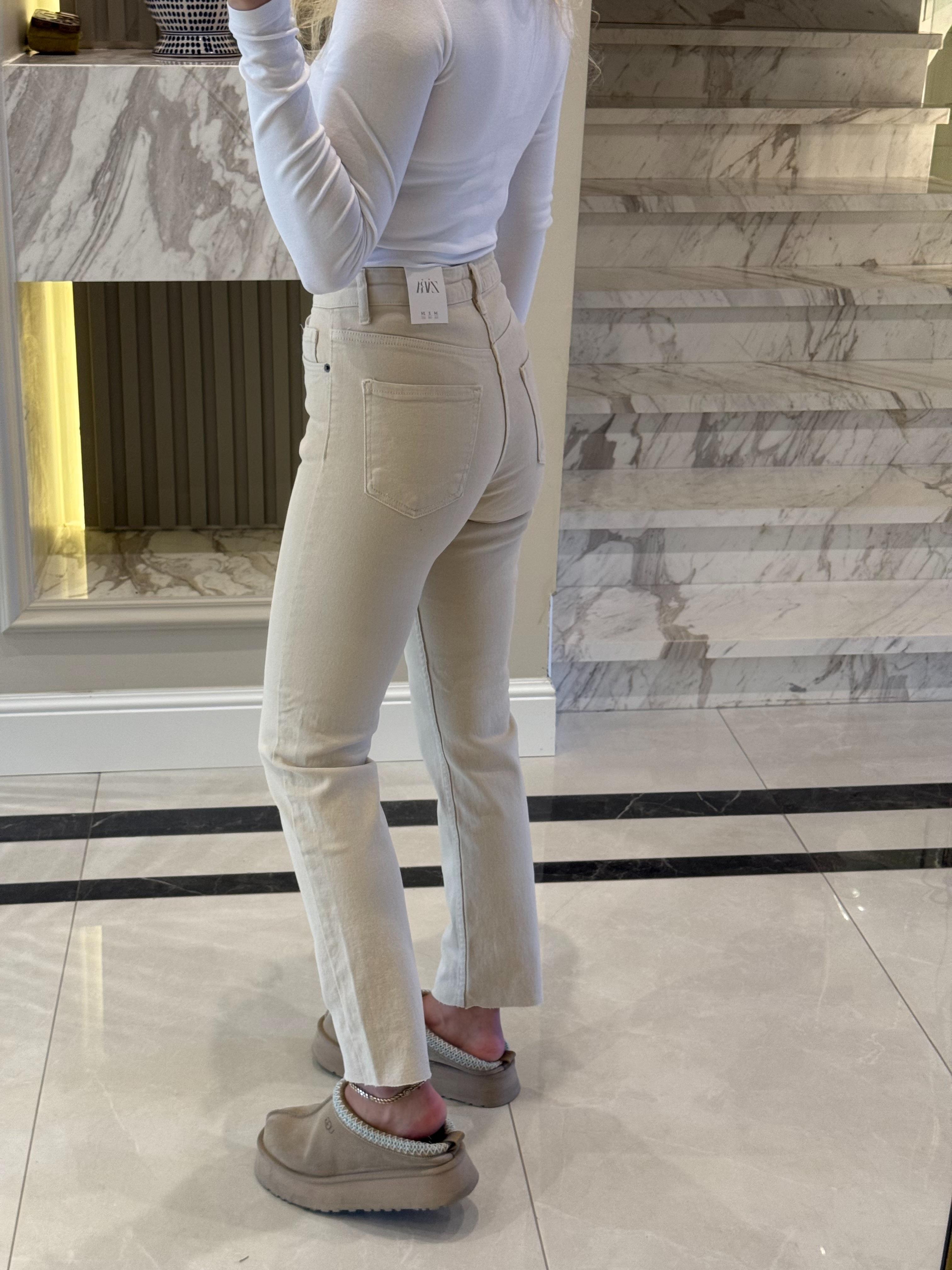 Ekru Kesik Paçalı Boy Fit Jean -2155