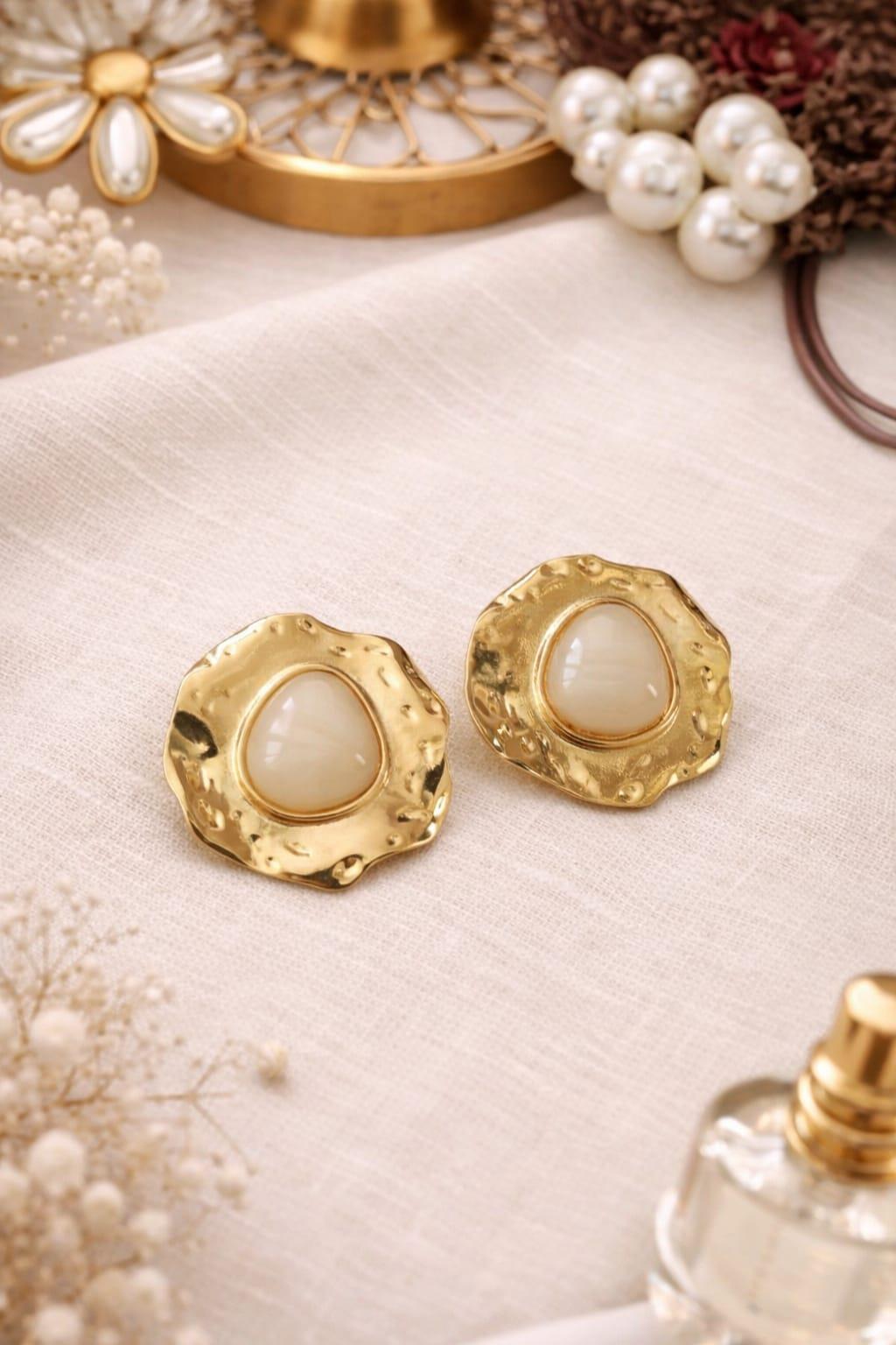 Ekru Mineli Kareo Gold Küpe