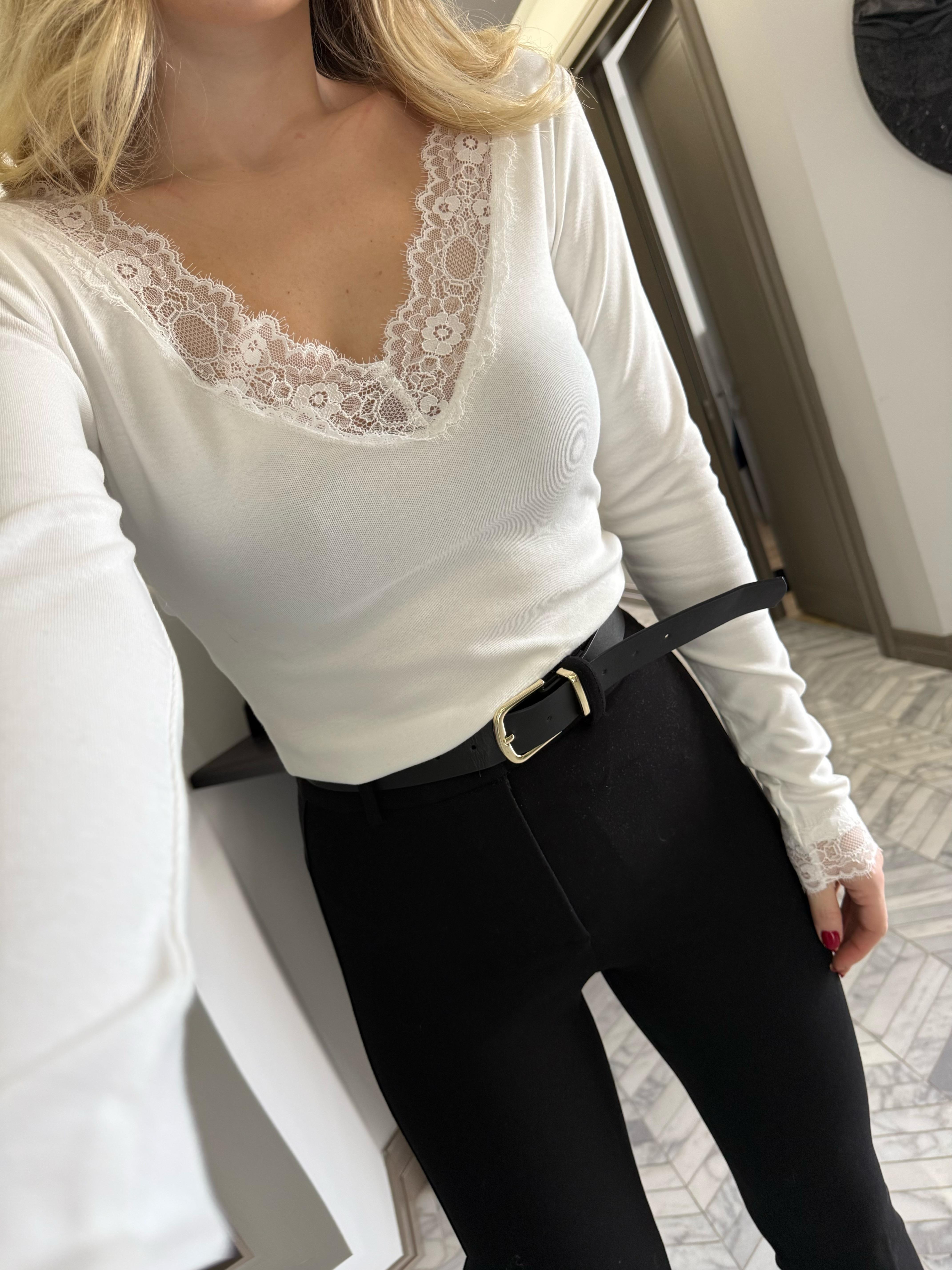 Ekru Yakadan Dantelli Bluz-1089