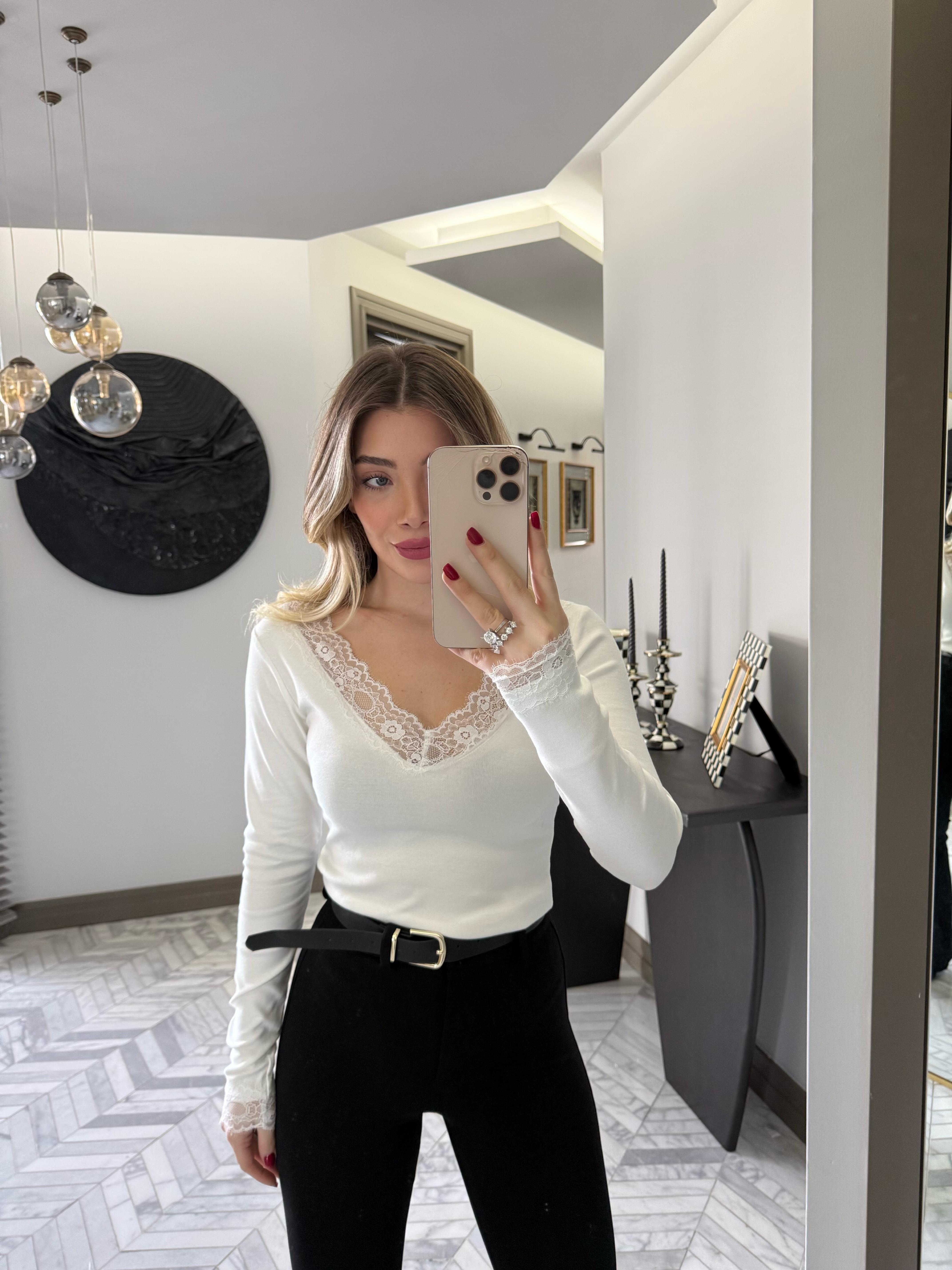 Ekru Yakadan Dantelli Bluz-1089