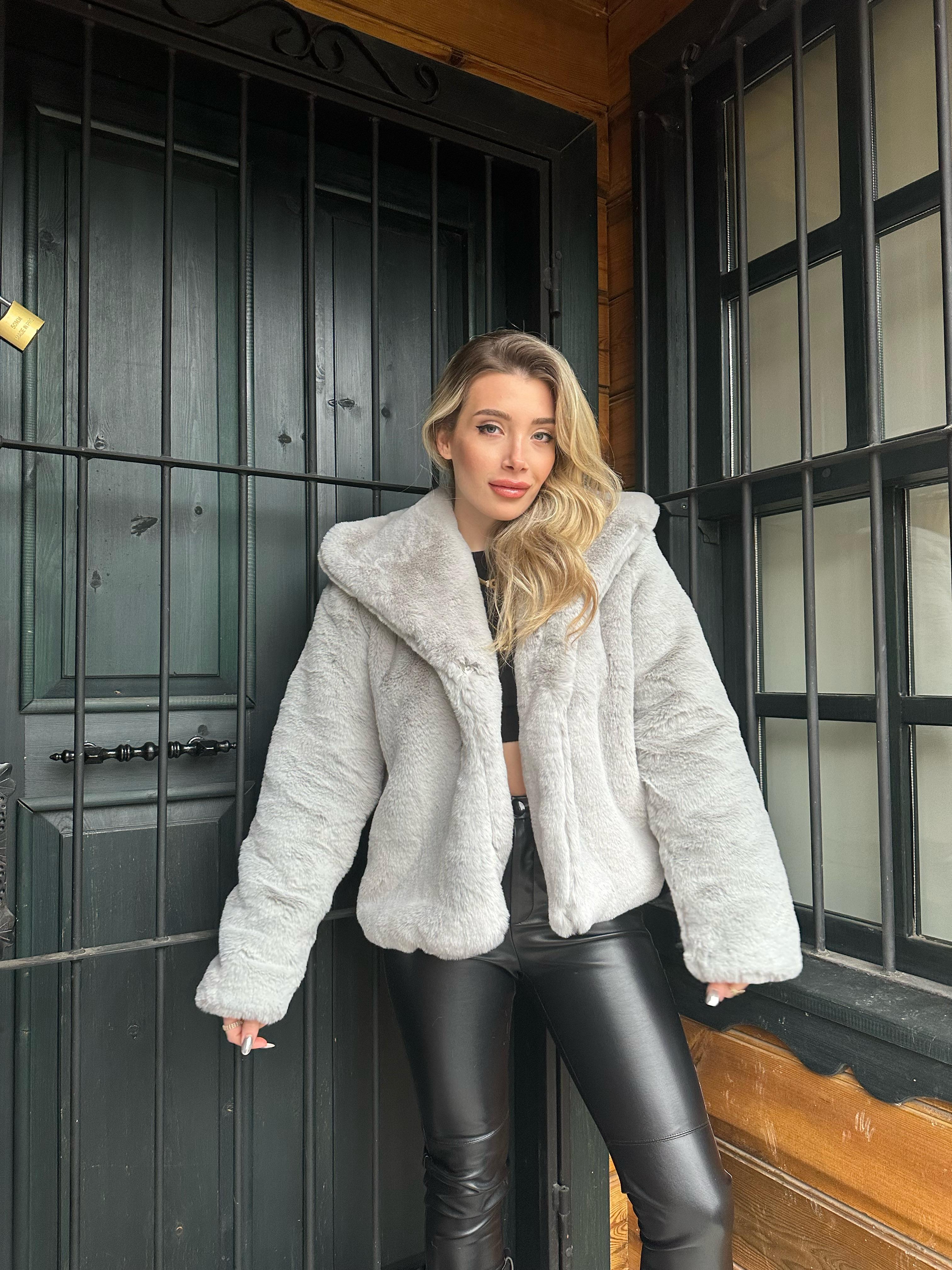 Gri Premium Kalitede Yumoş Kürk 