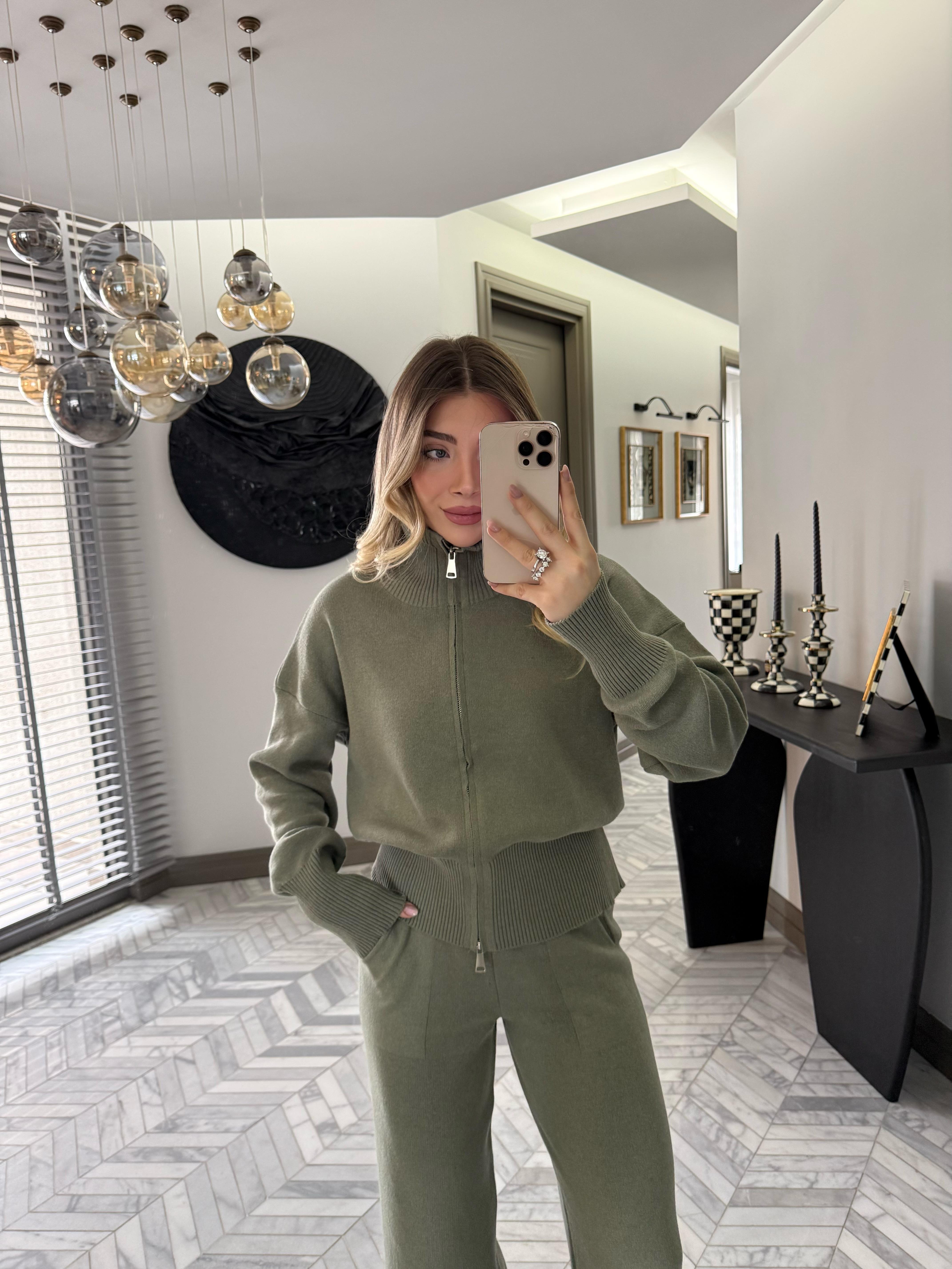 Haki Yeşil Dik Yakalı Çift Fermuarlı İkili Triko Takım