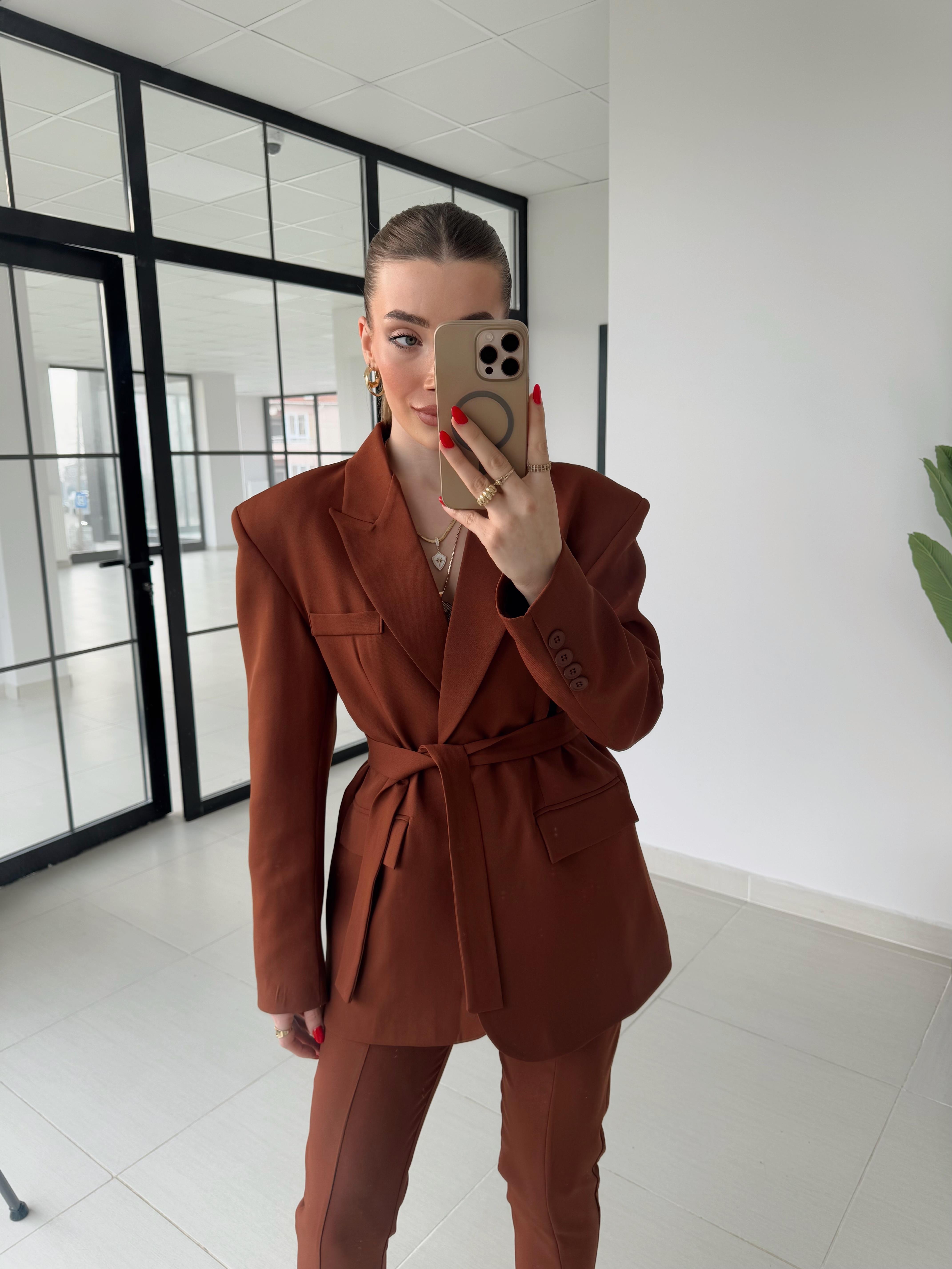 Kahve Marka Model Kuşaklı İkili Kumaş Takım