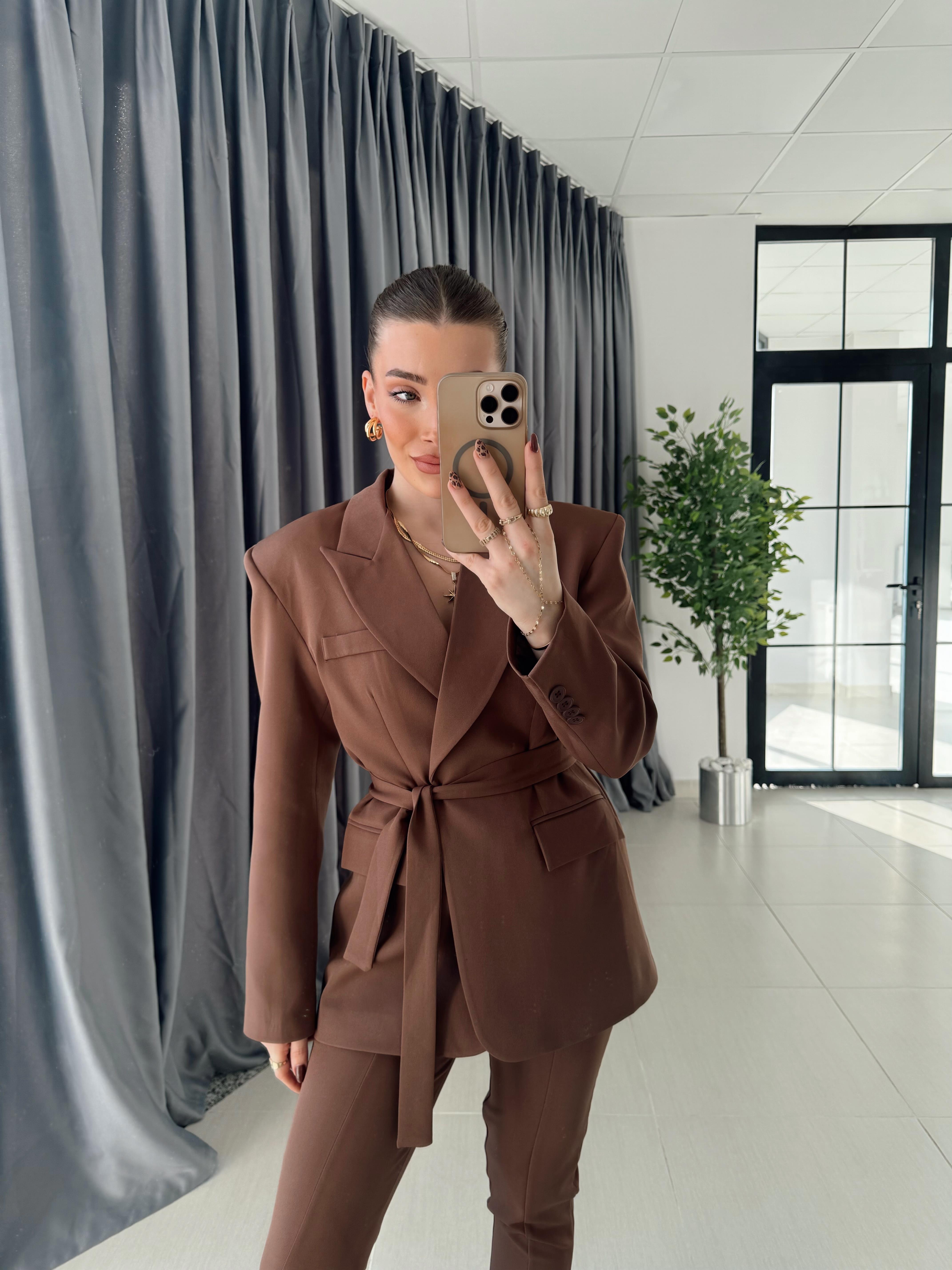 Kahve Rengi Marka Model Kuşaklı İkili Kumaş Takım