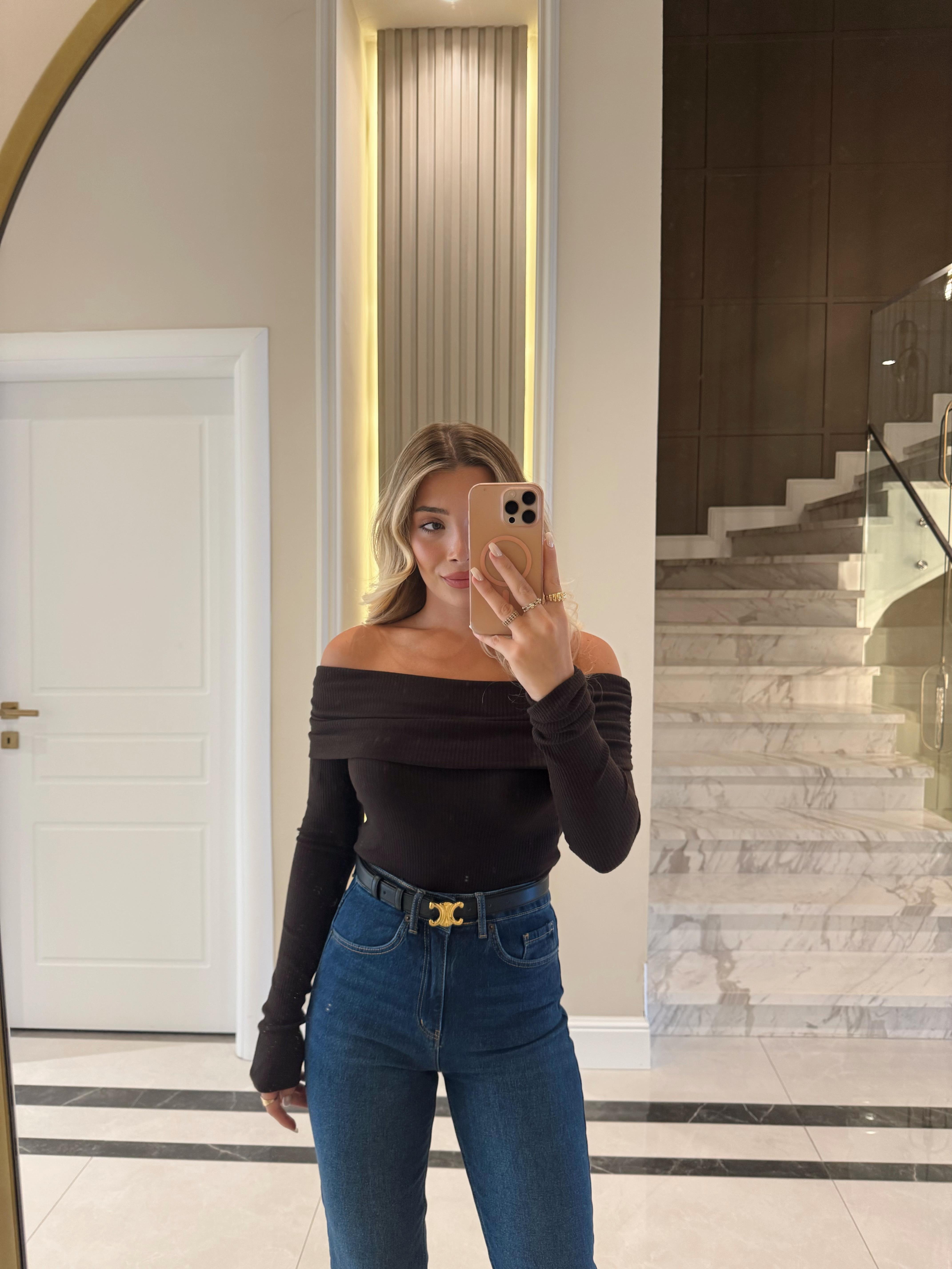 Kahve Rengi  Omuzları Açık Uzun Kollu Top-32128