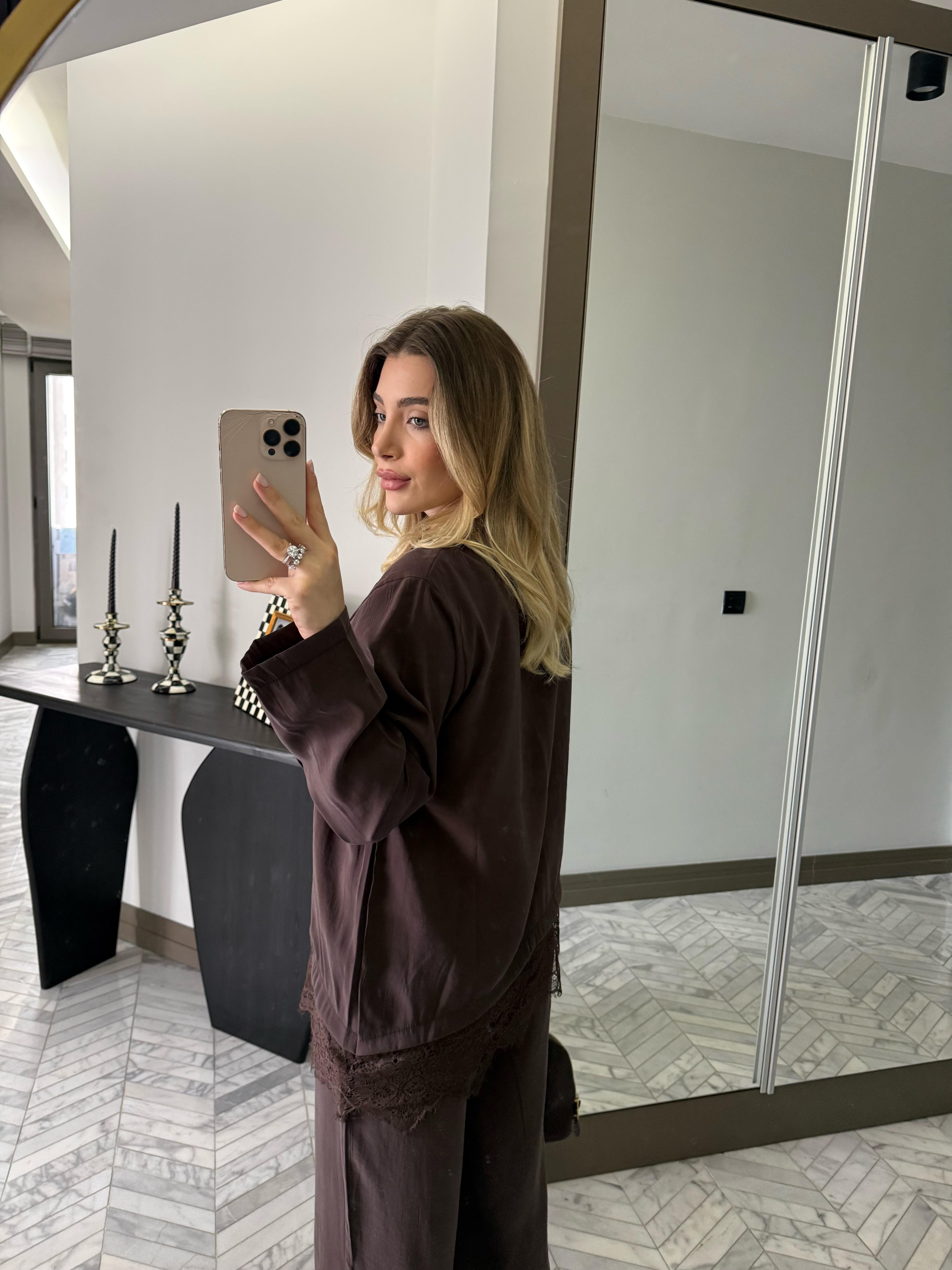 Kahverengi Dantel Detaylı Asimetrik Takım-7308