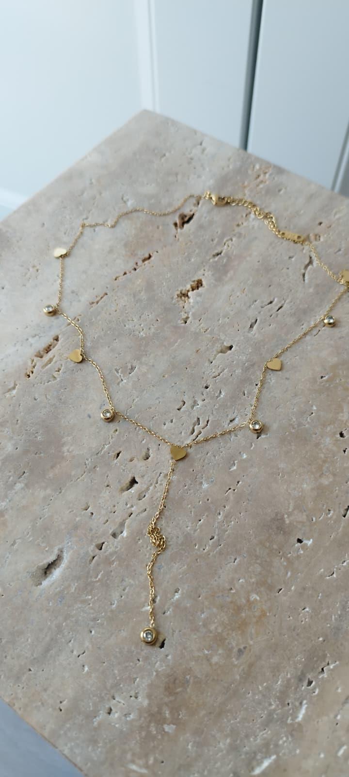 Kalpli Taşlı Dekolte Kolye