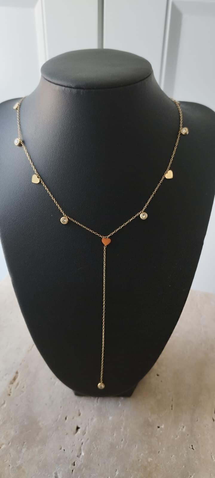 Kalpli Taşlı Dekolte Kolye