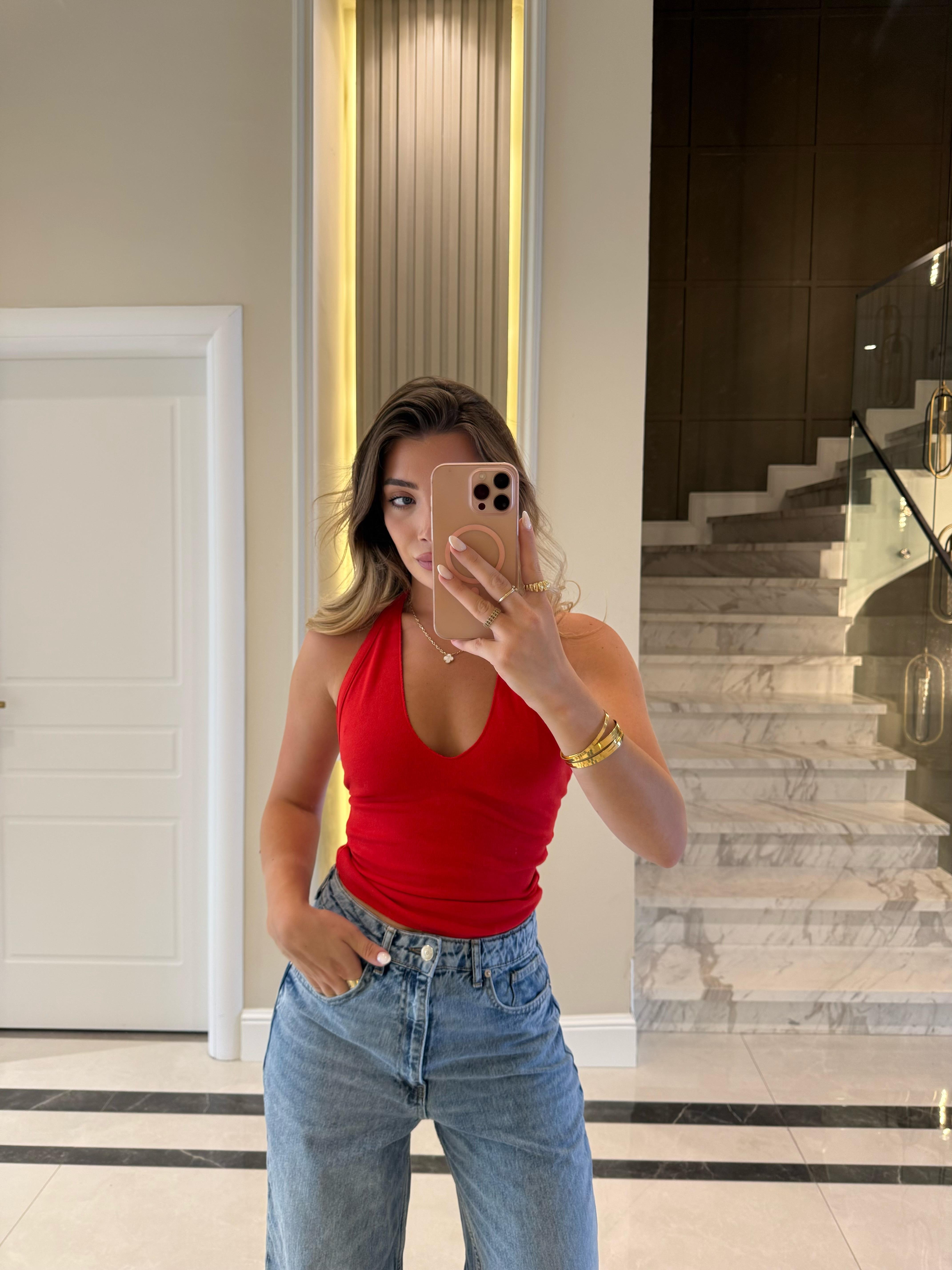 Kırmızı Boyundan Bağlamalı Top