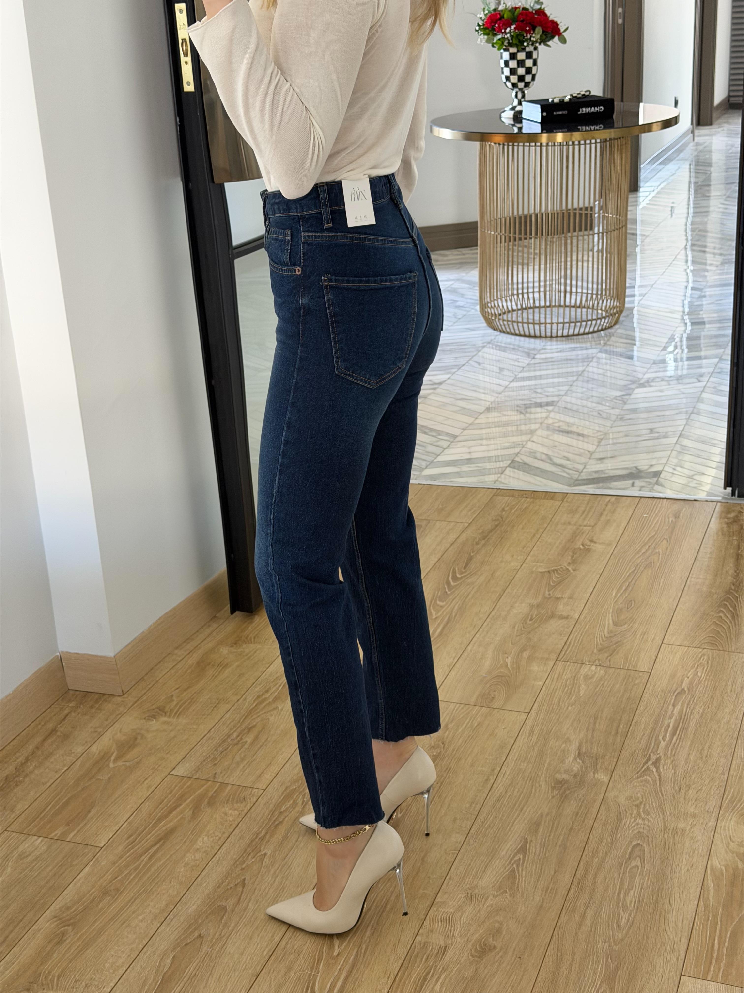 Koyu Mavi Kesik Paçalı Boyfit Jean-2141
