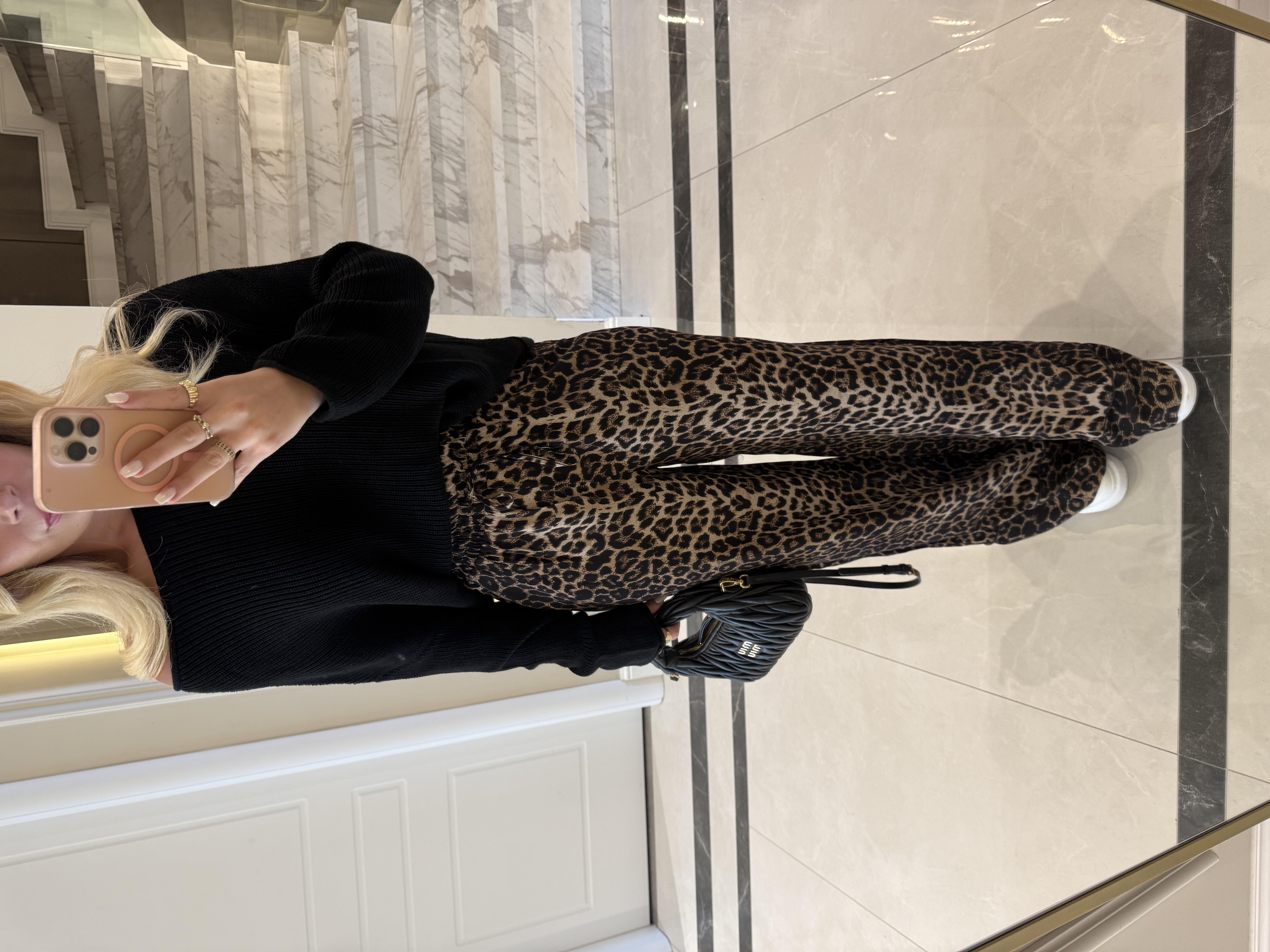 Leopar Desenli Paçası Biyeli Bol Paça Pantolon 