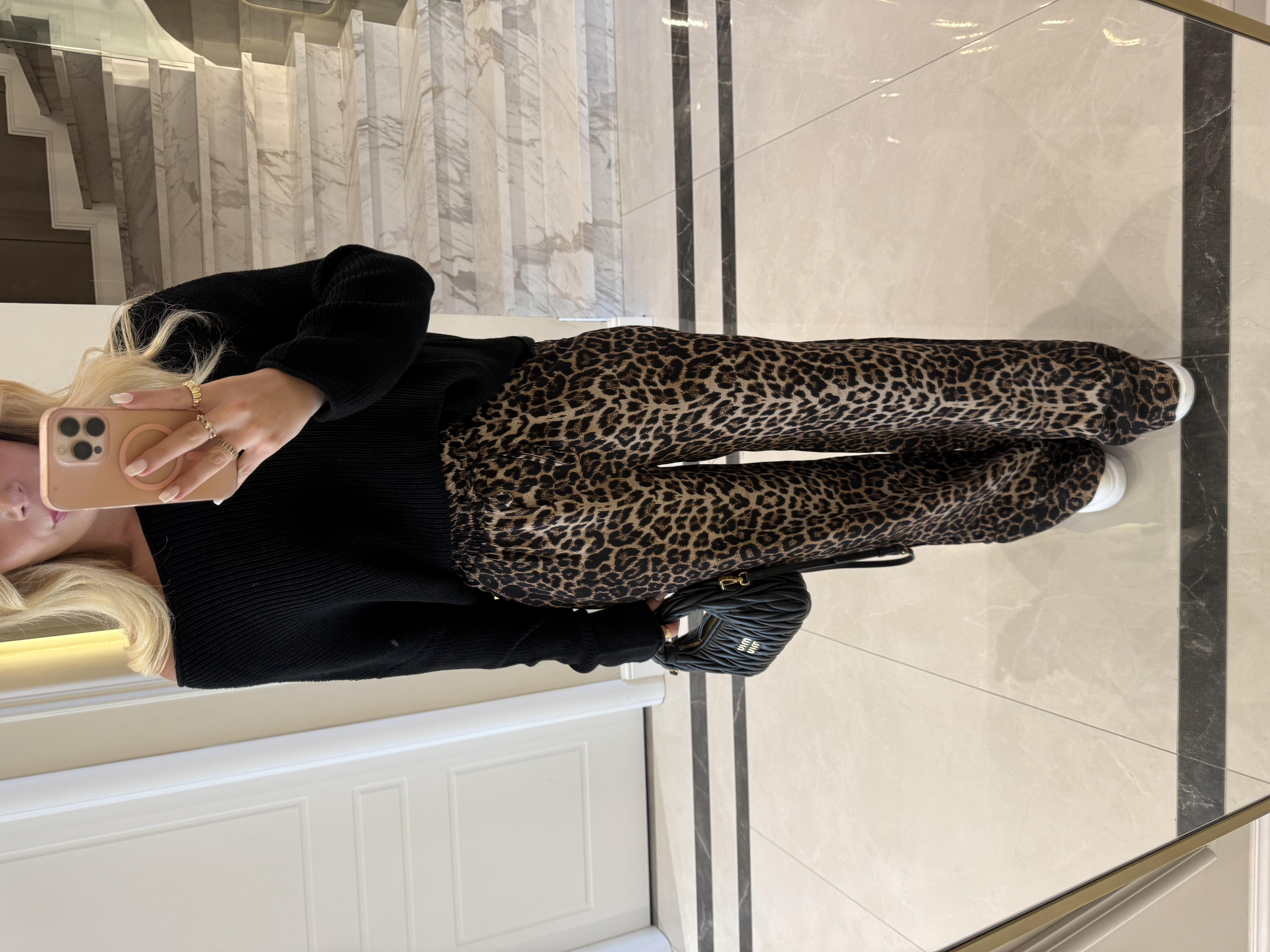 Leopar Desenli Paçası Biyeli Bol Paça Pantolon 