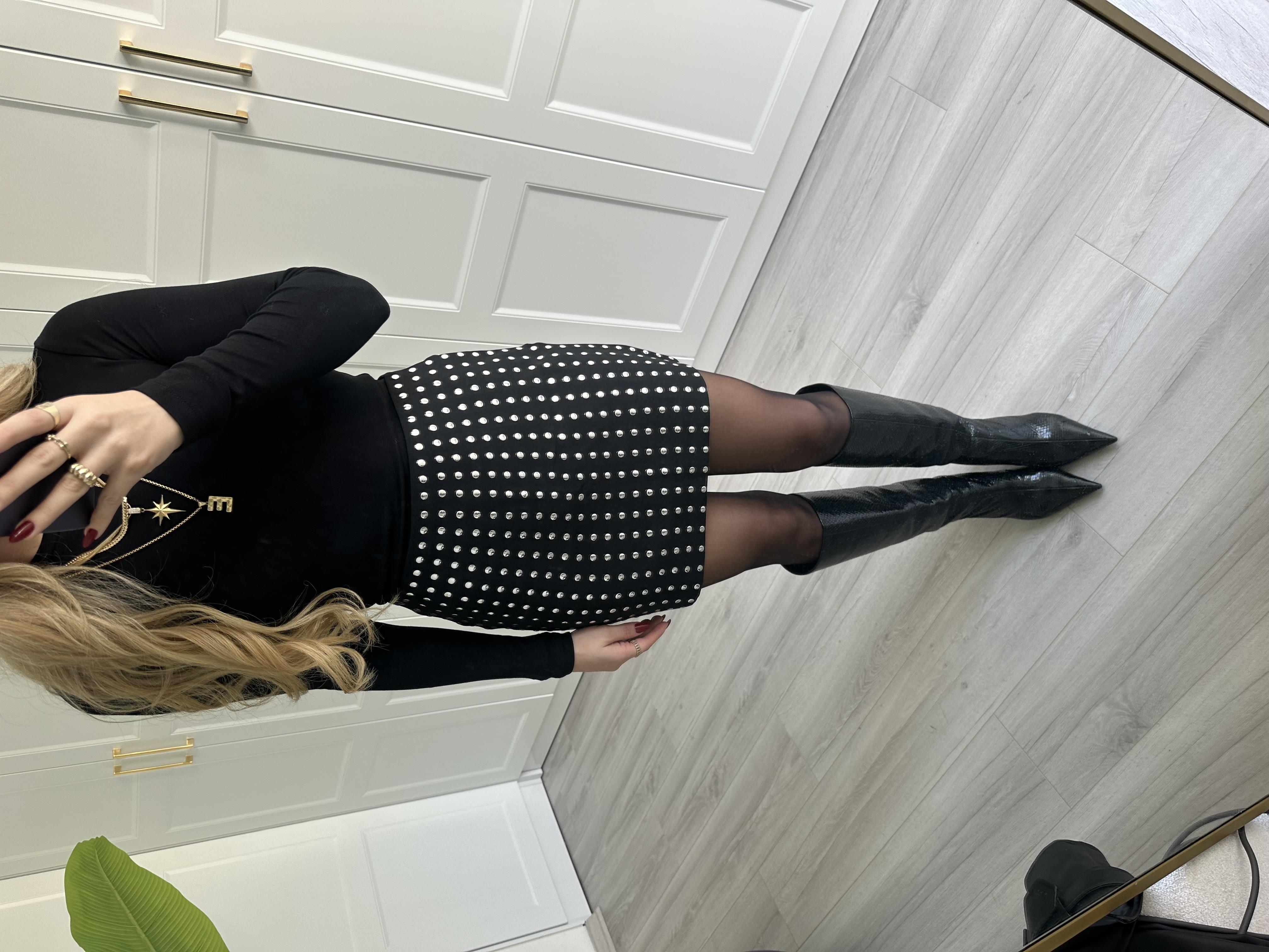 Marka Model Siyah Zımbalı Etek