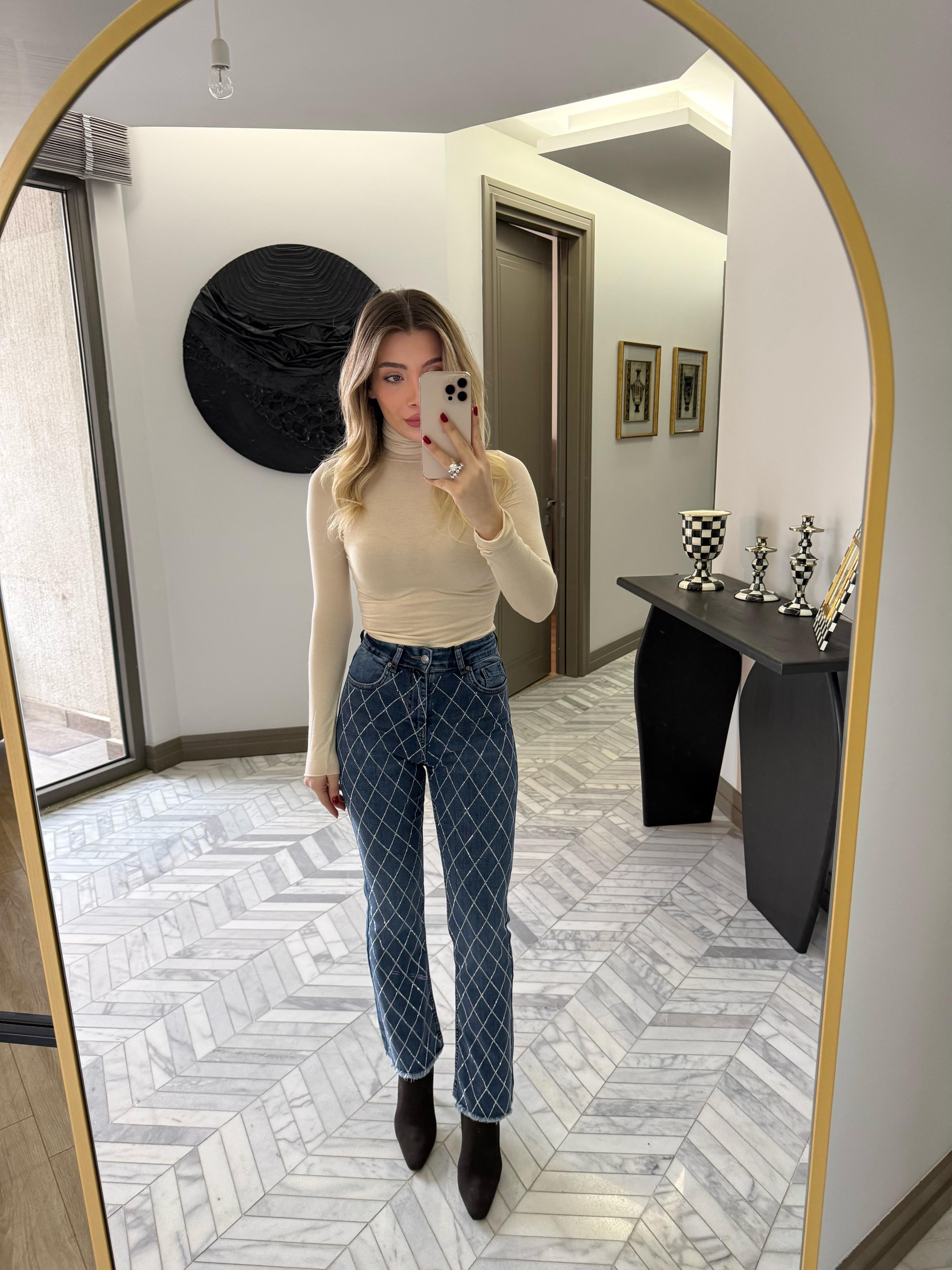 Mavi  Mini Flare Baklava Desen Taşlı Jean
