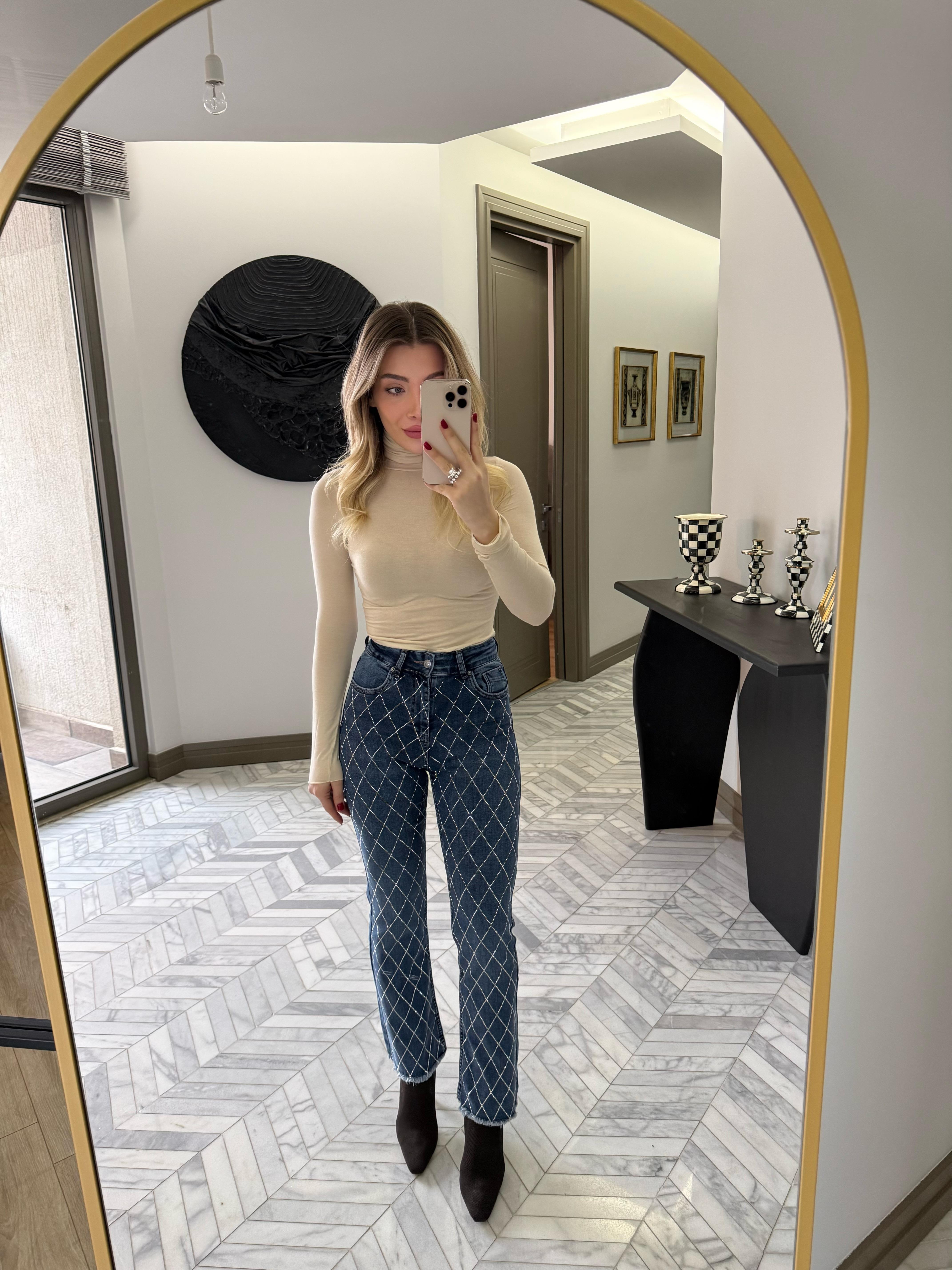 Mavi  Mini Flare Baklava Desen Taşlı Jean