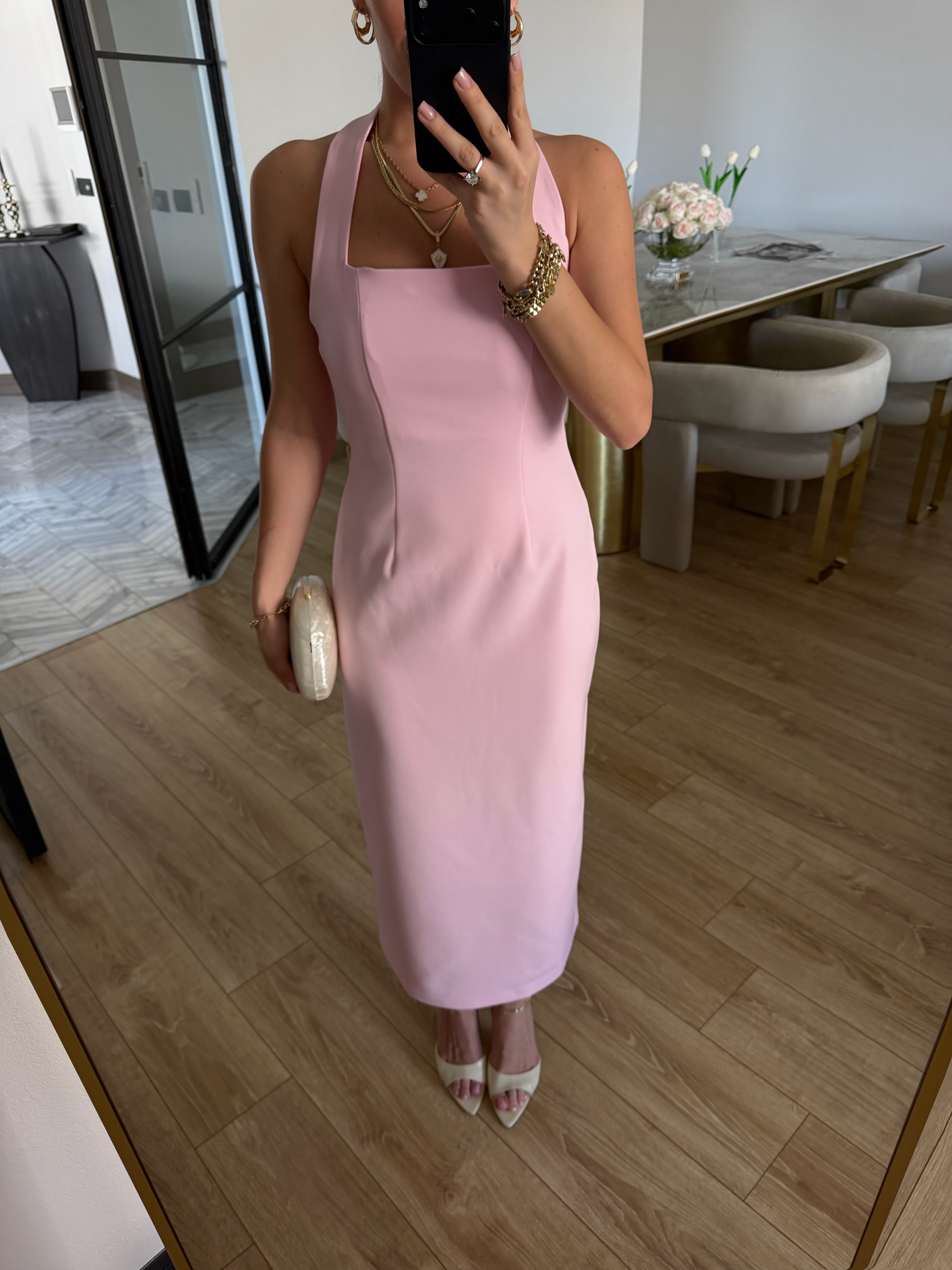 Pembe Boyundan Askılı Midi Boy Elbise
