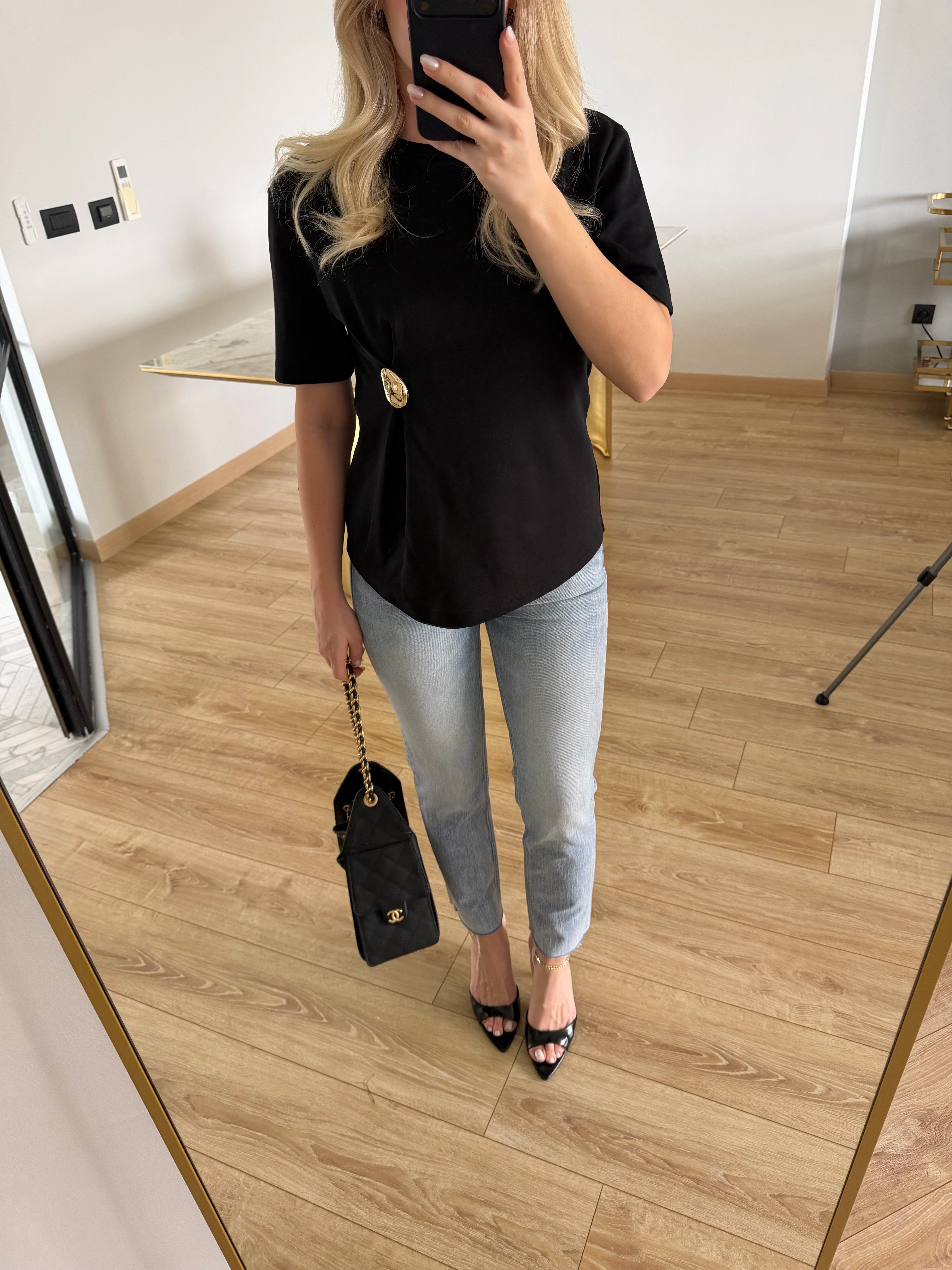 Siyah Aksesuarlı Tişört-1067