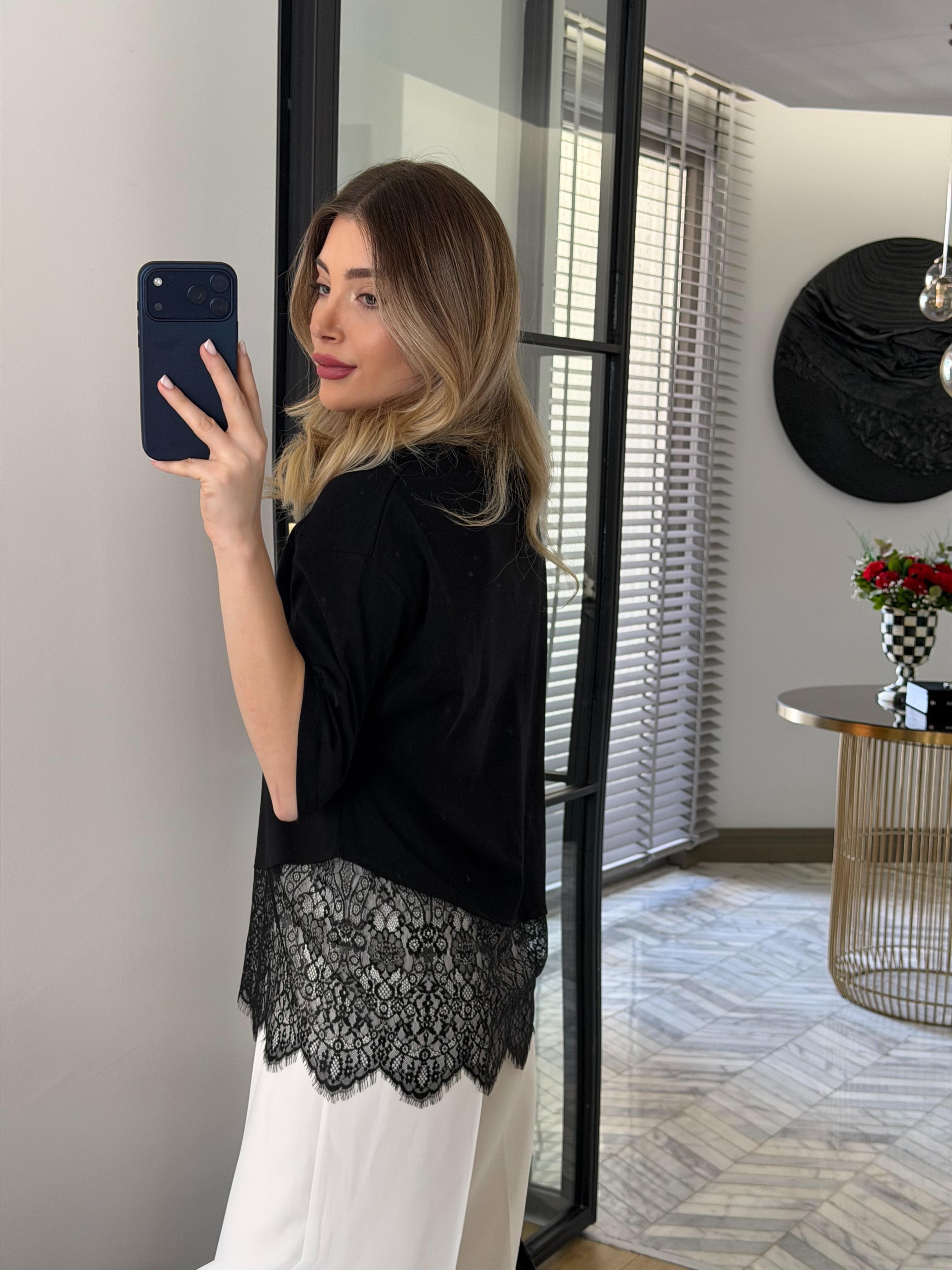 Siyah Altı Dantelli Kısa Kollu Bluz