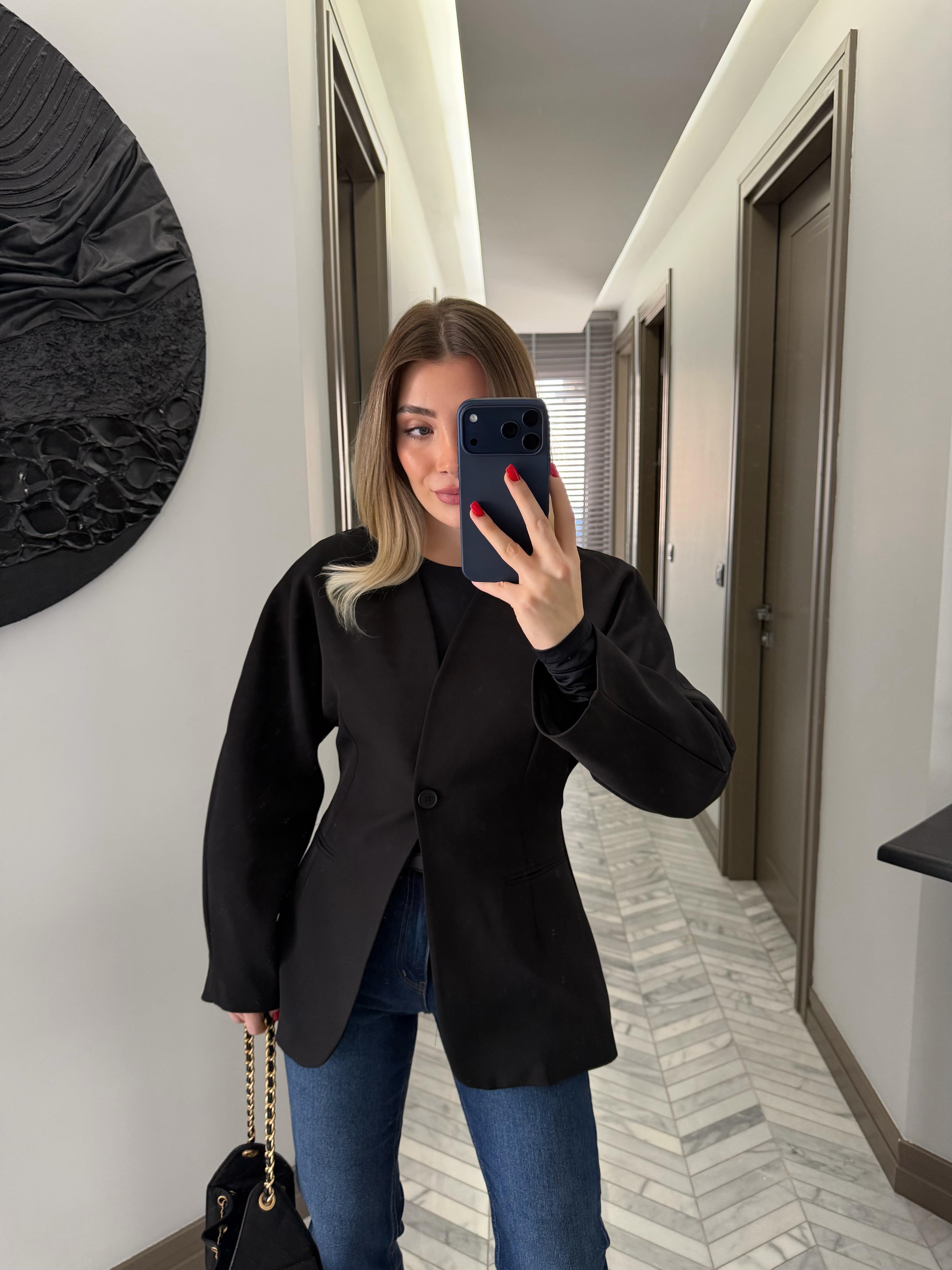 Siyah Belden Oturtmalı Blazer Ceket