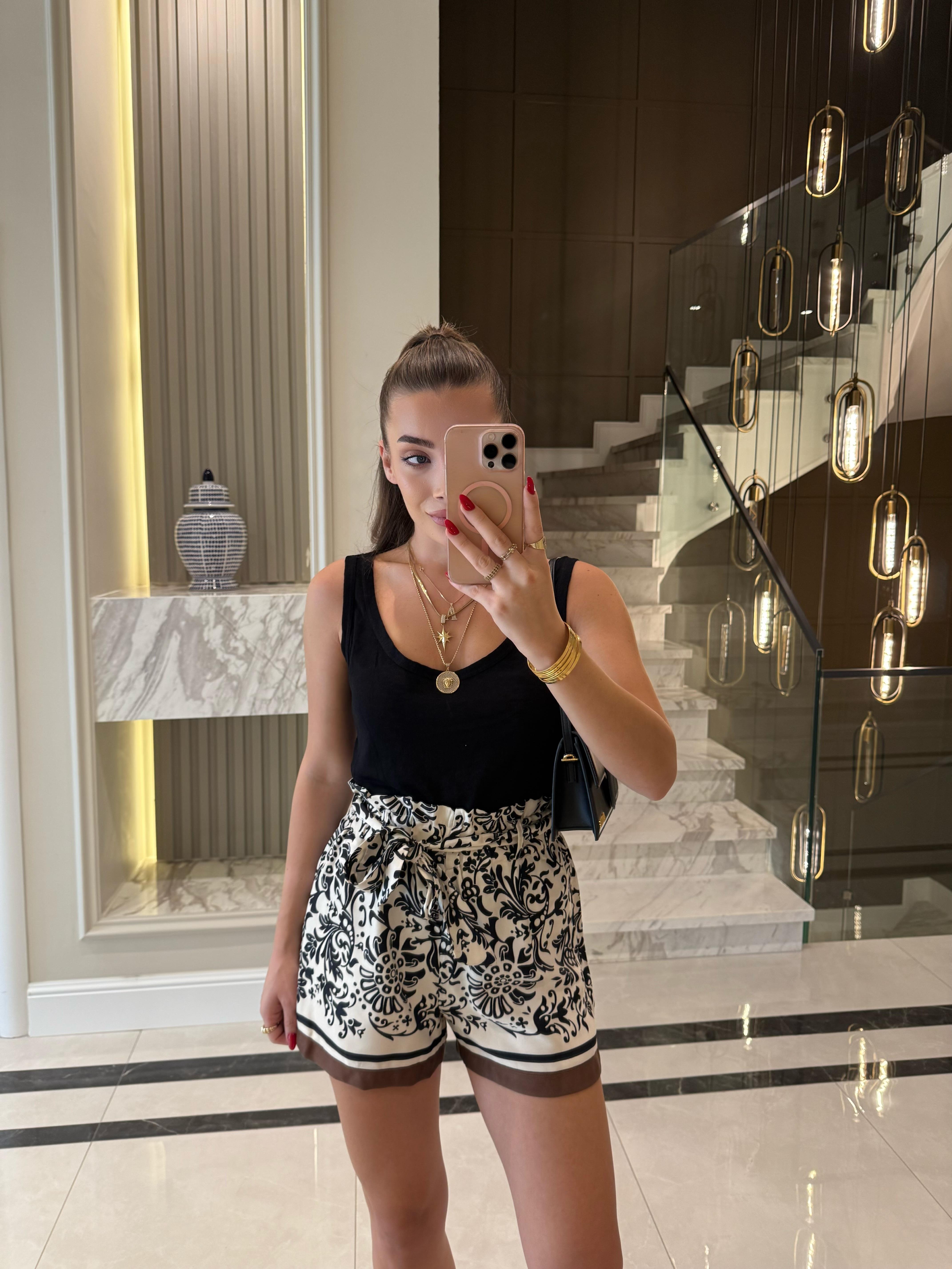 Siyah-Beyaz  Desenli Şort 