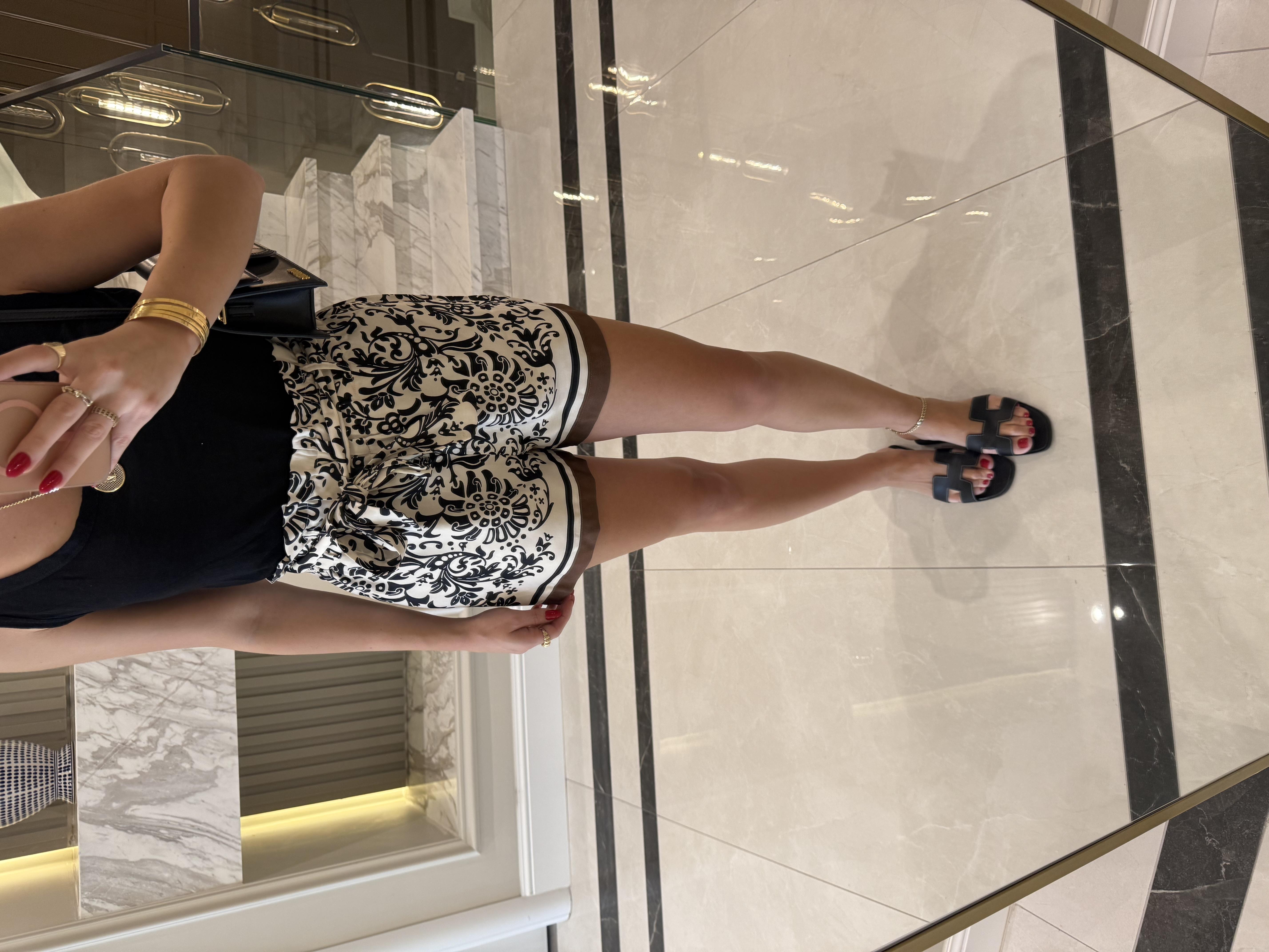 Siyah-Beyaz  Desenli Şort 