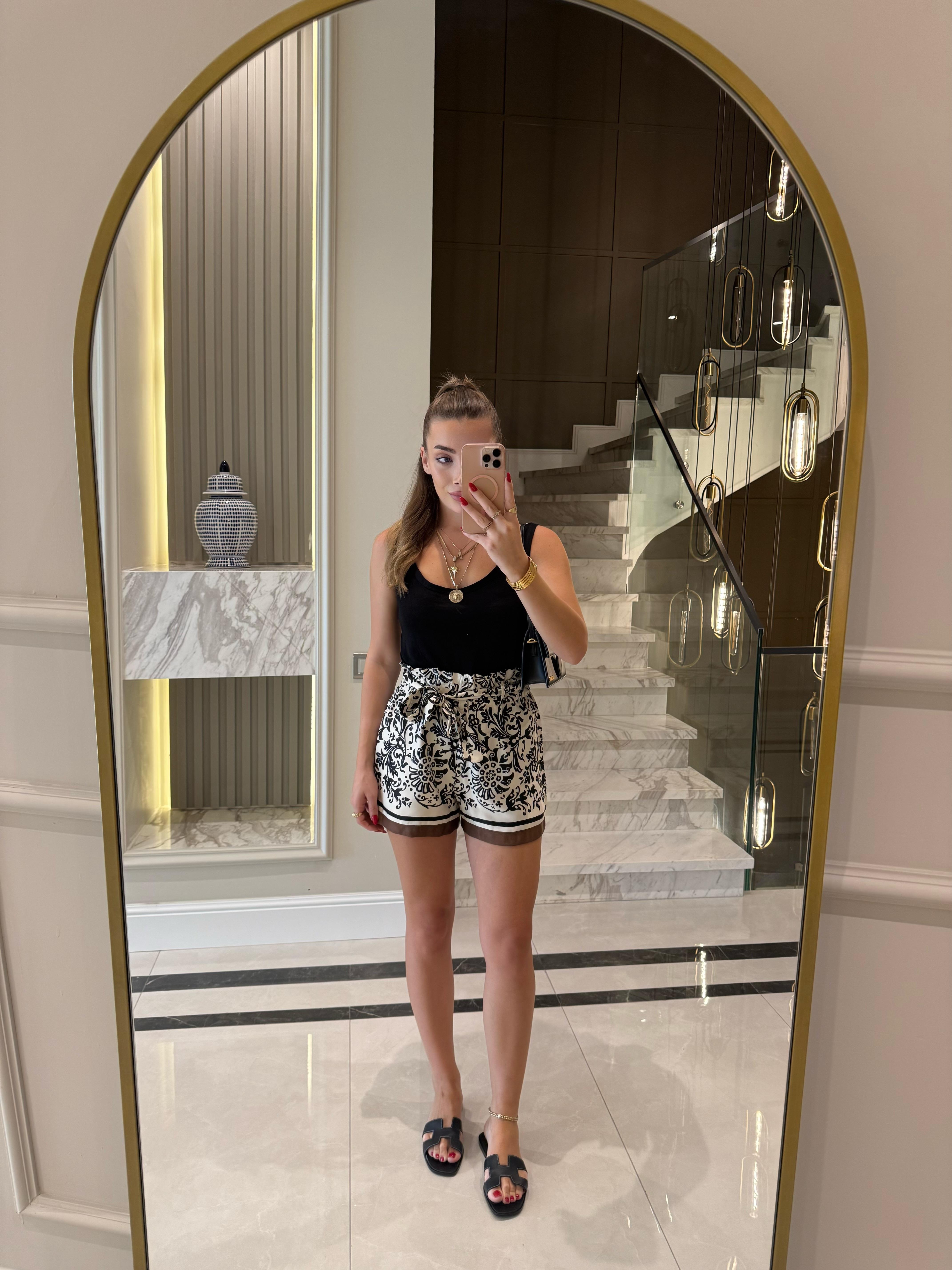 Siyah-Beyaz  Desenli Şort 