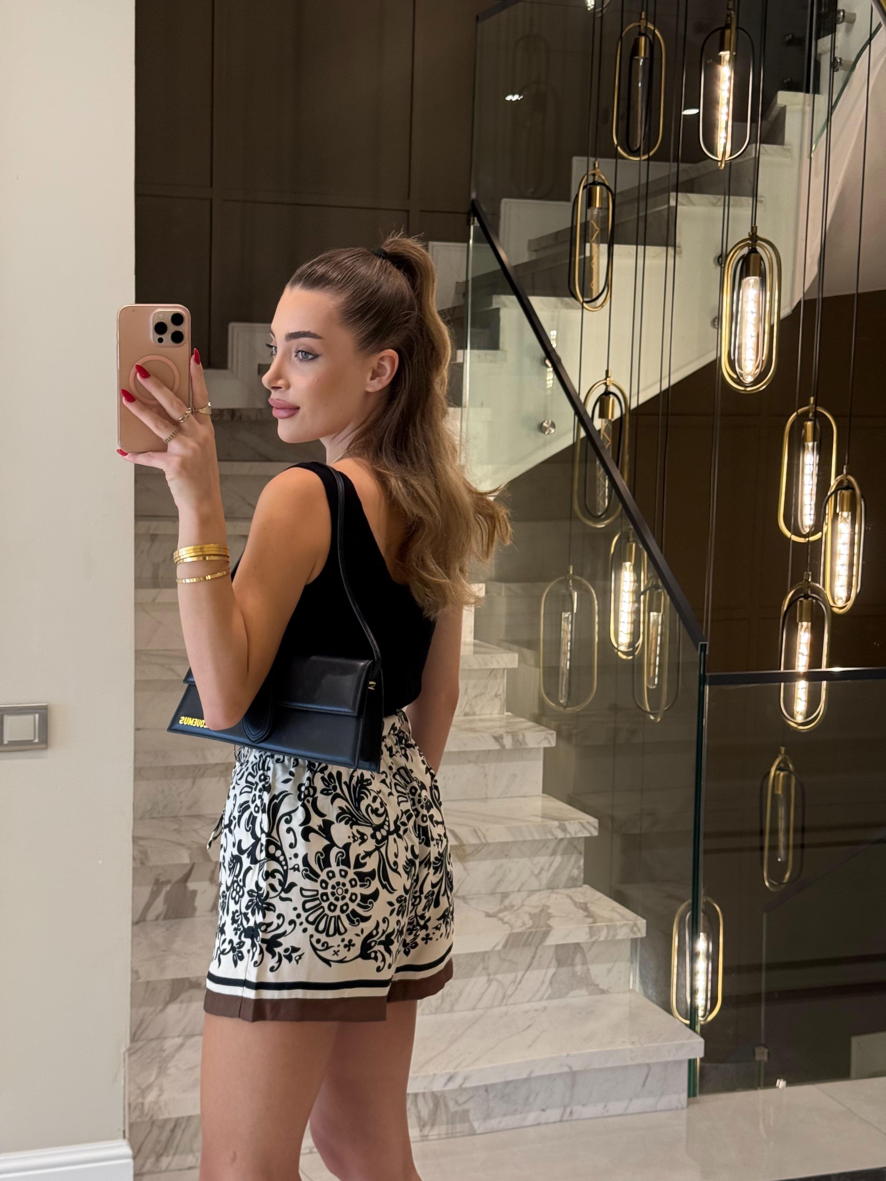 Siyah-Beyaz  Desenli Şort 