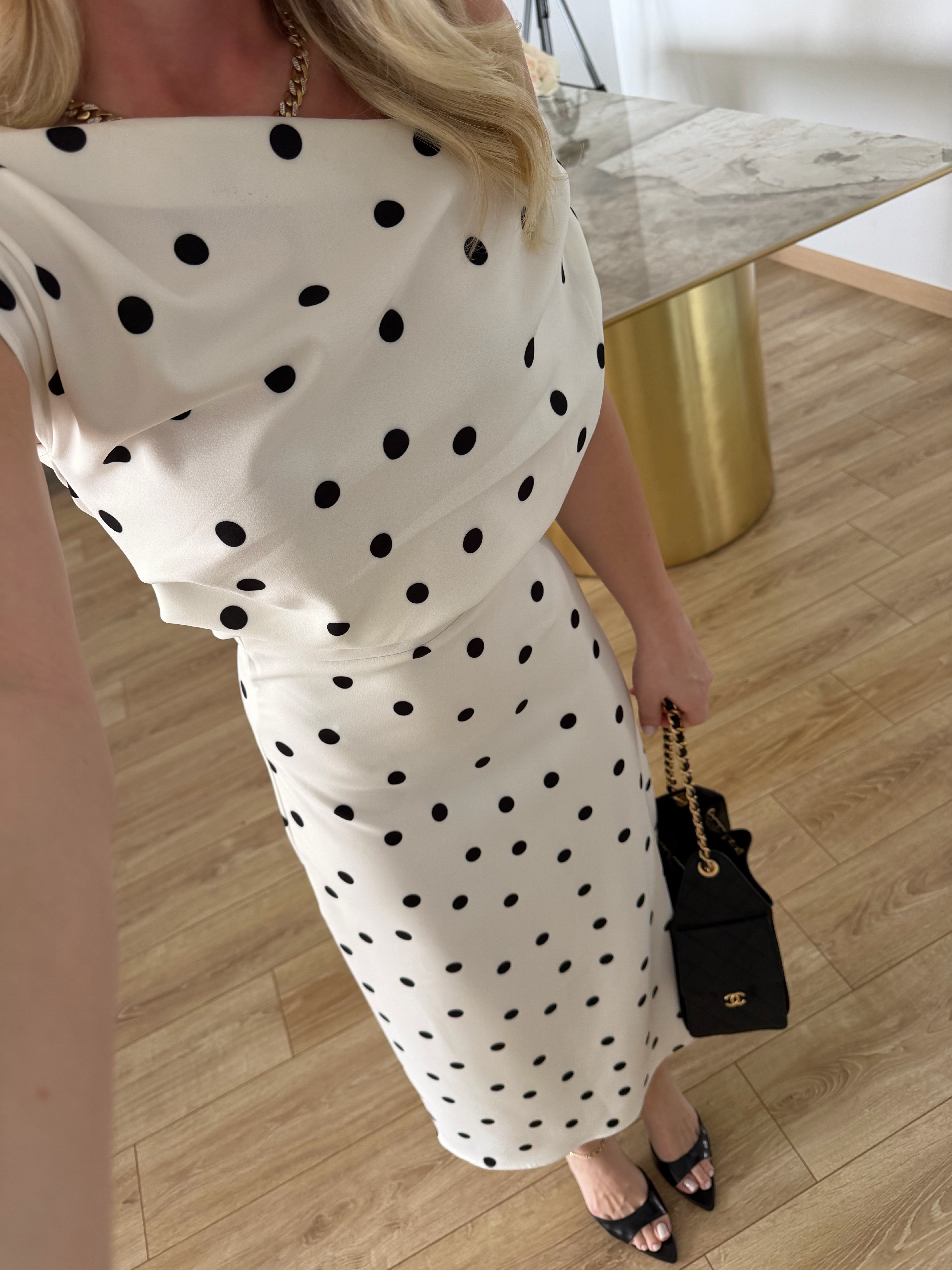 Siyah -Beyaz Puntiyeli Uzun Elbise- ÖN SİPARİŞ ÜRÜNÜDÜR KARGO ÇIKIŞI 29.04.2026 TARİHİNDE OLACAKTIR