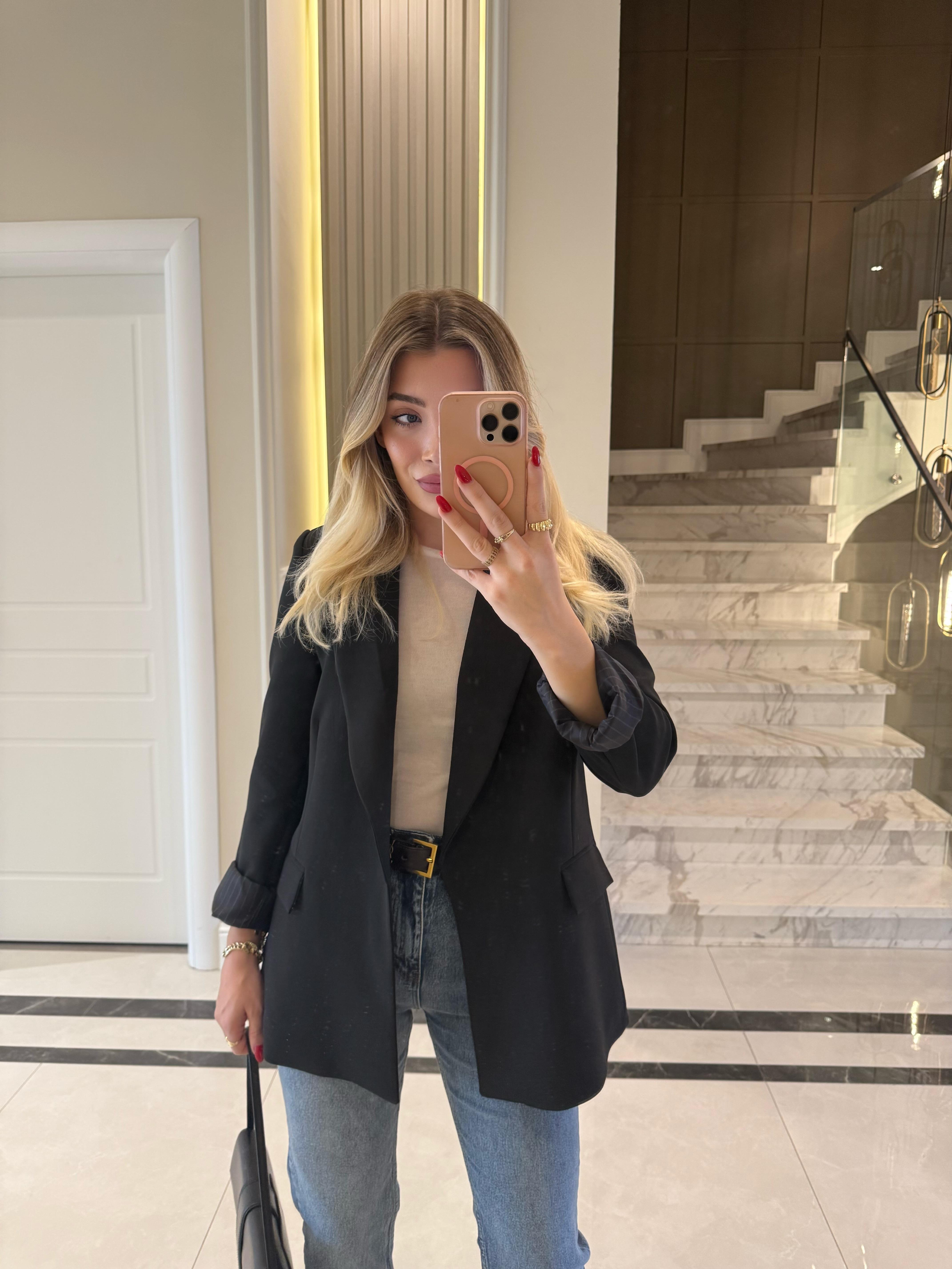 Siyah Çizgili Astarlı Blazer Ceket