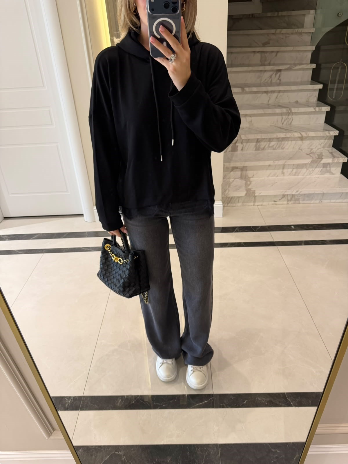 Siyah Dantel Detaylı Sweatshirt
