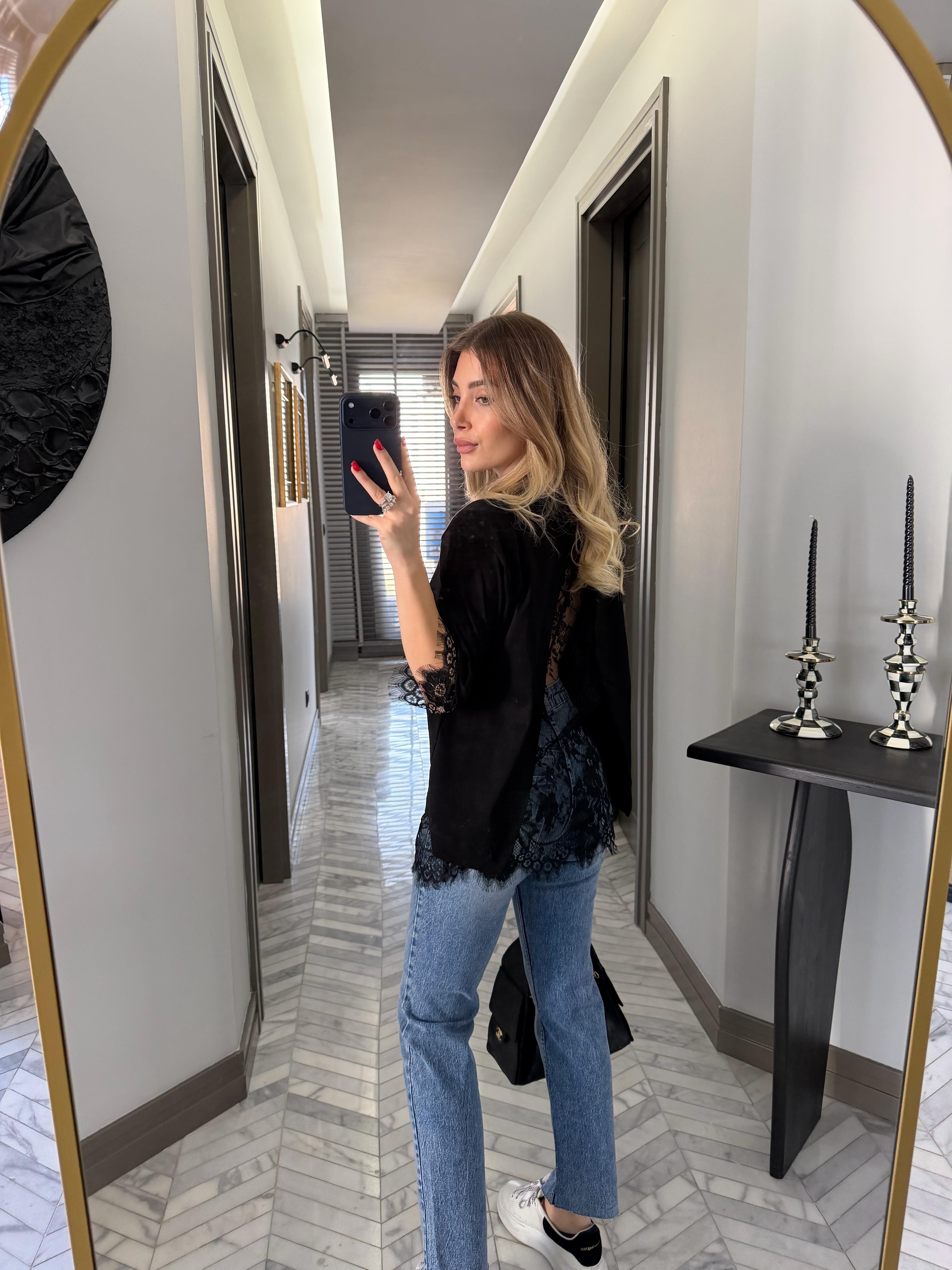 Siyah Dantel Detaylı Tasarım Bluz-4120