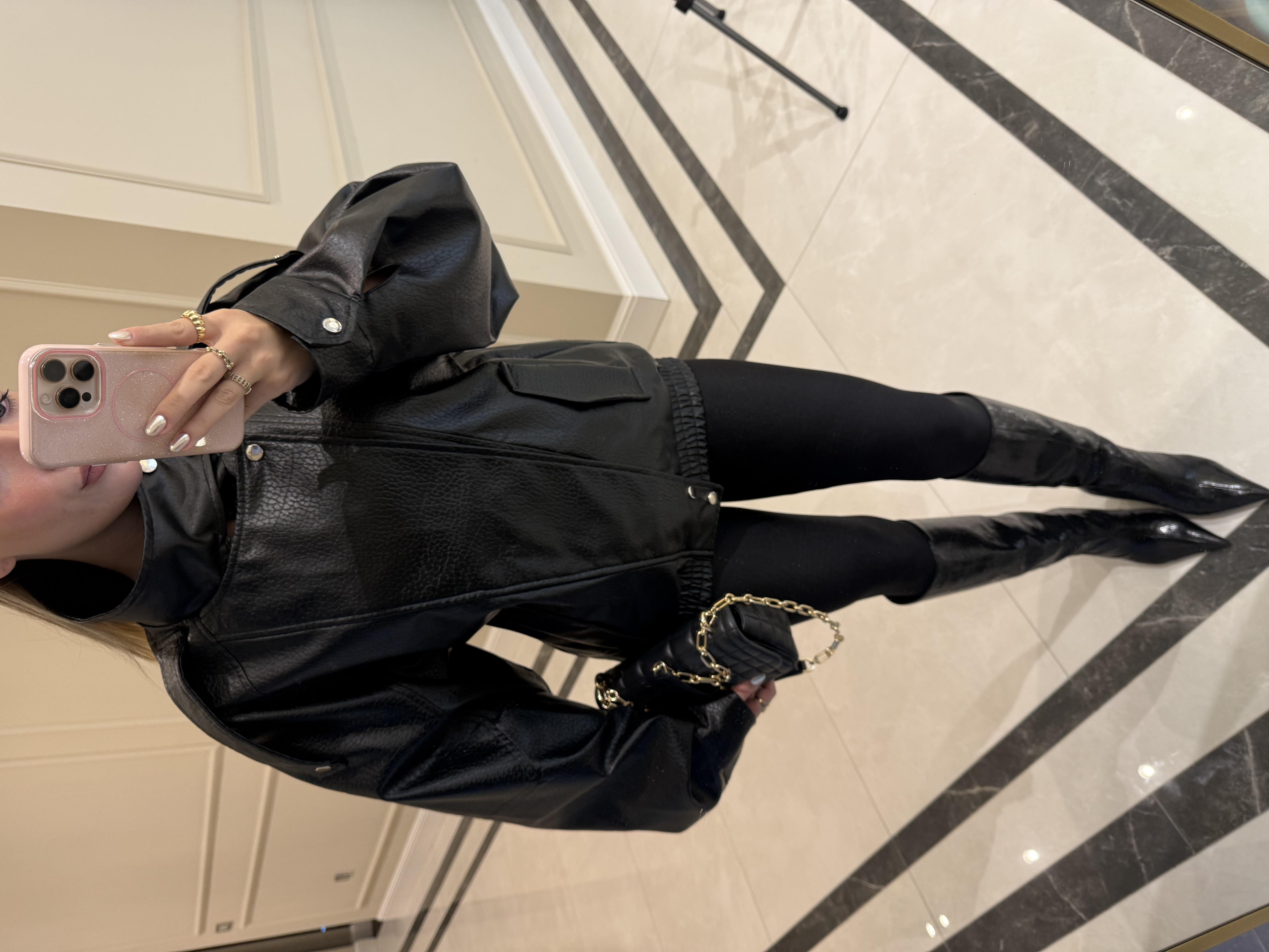 Siyah Dik Yakalı Deri Ceket