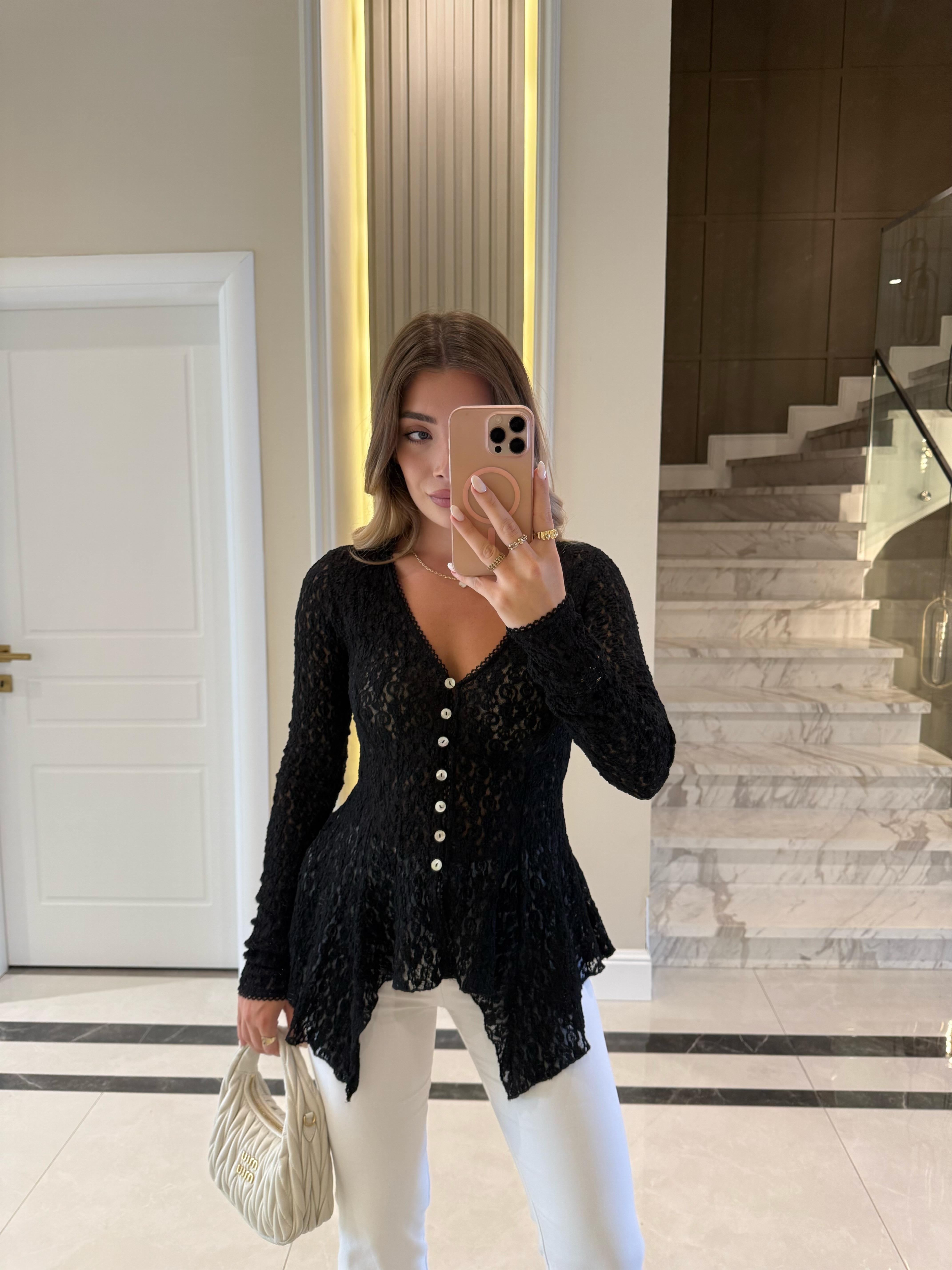 Siyah Düğmeli Peplum Dantel Hırka 