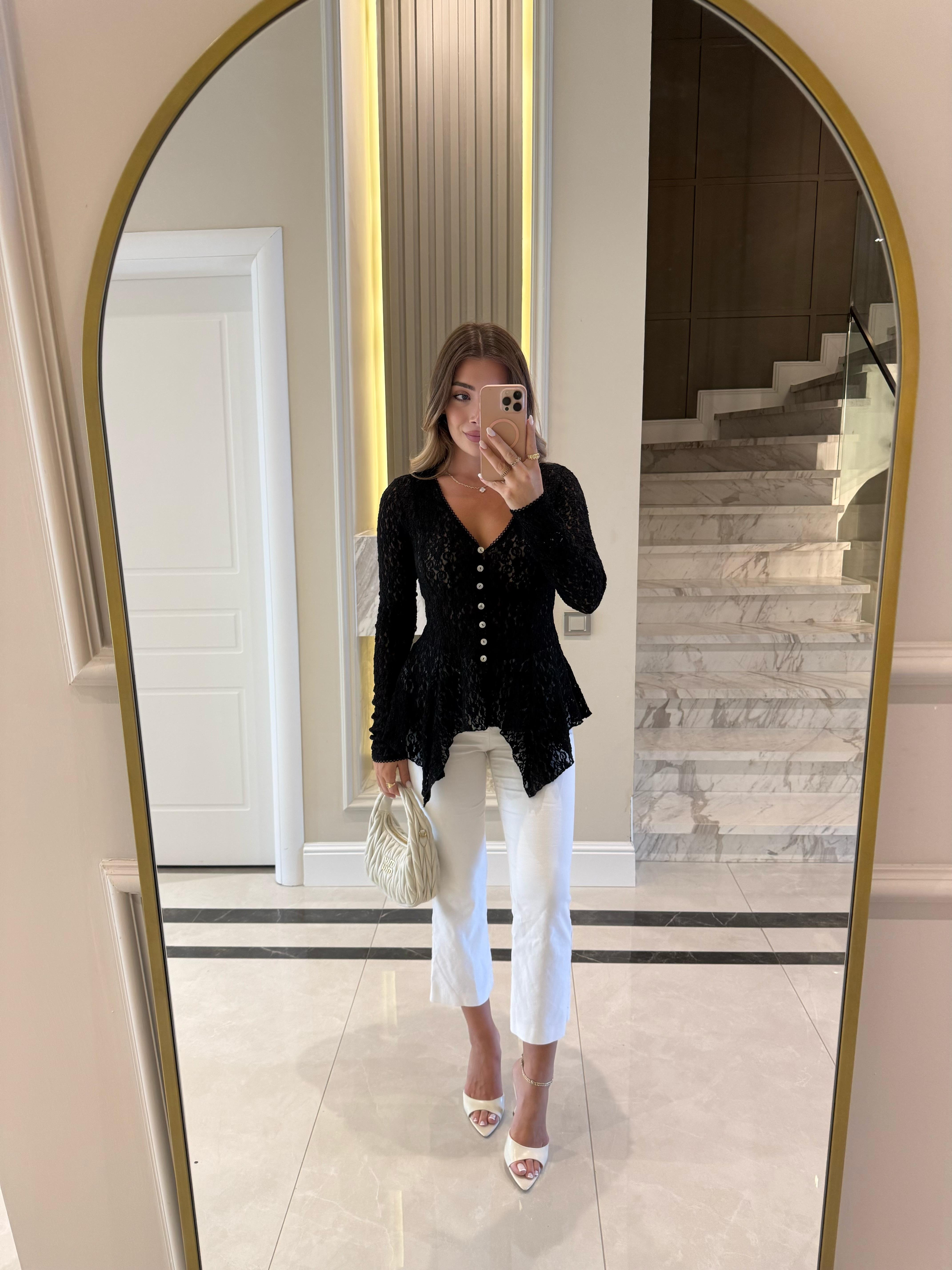 Siyah Düğmeli Peplum Dantel Hırka 