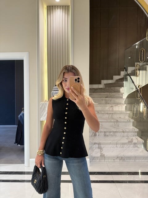 Siyah Gold Düğmeli Yakalı Yelek