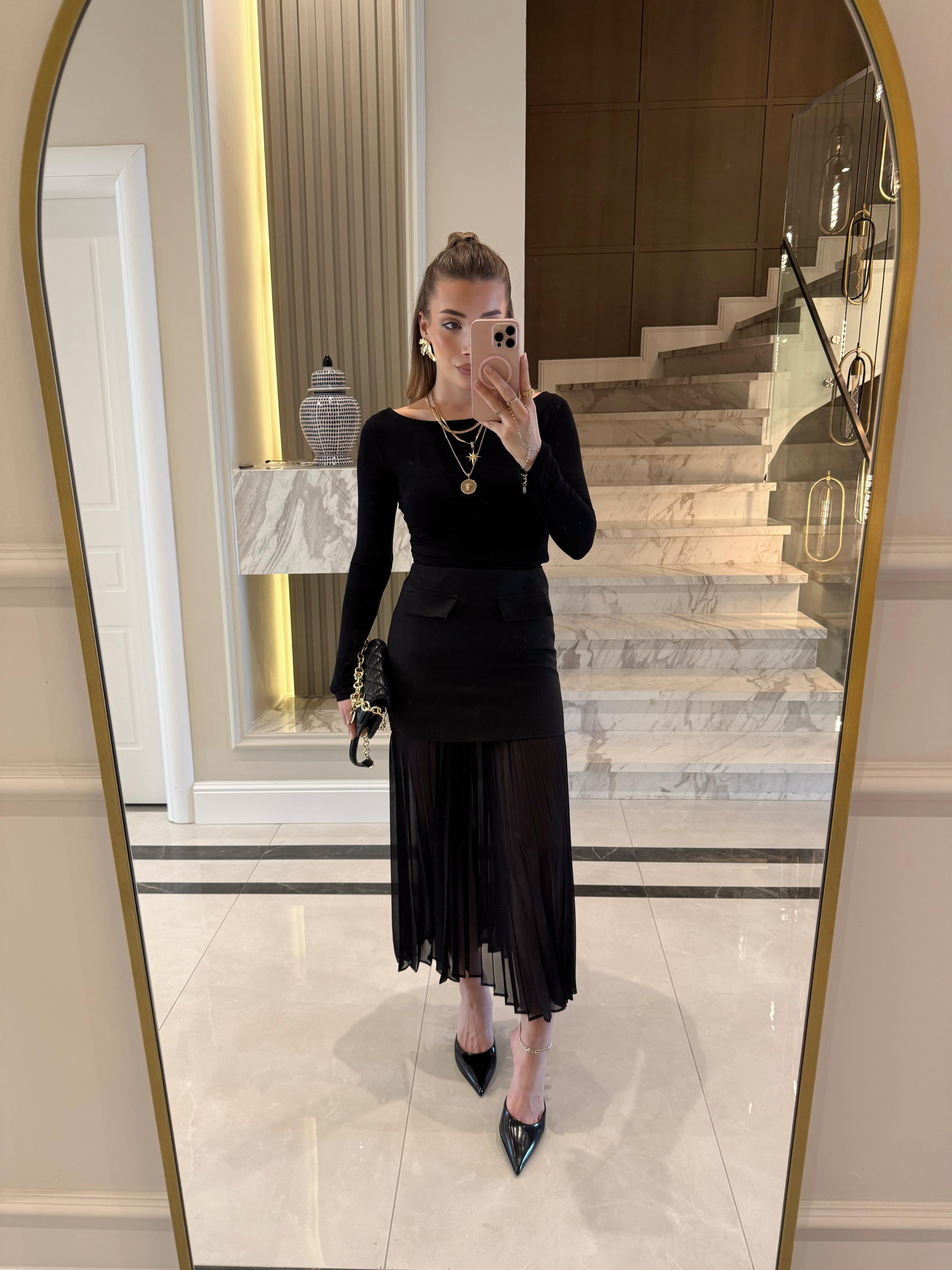 Siyah İçi Piliseli Cepli Midi Boy Etek