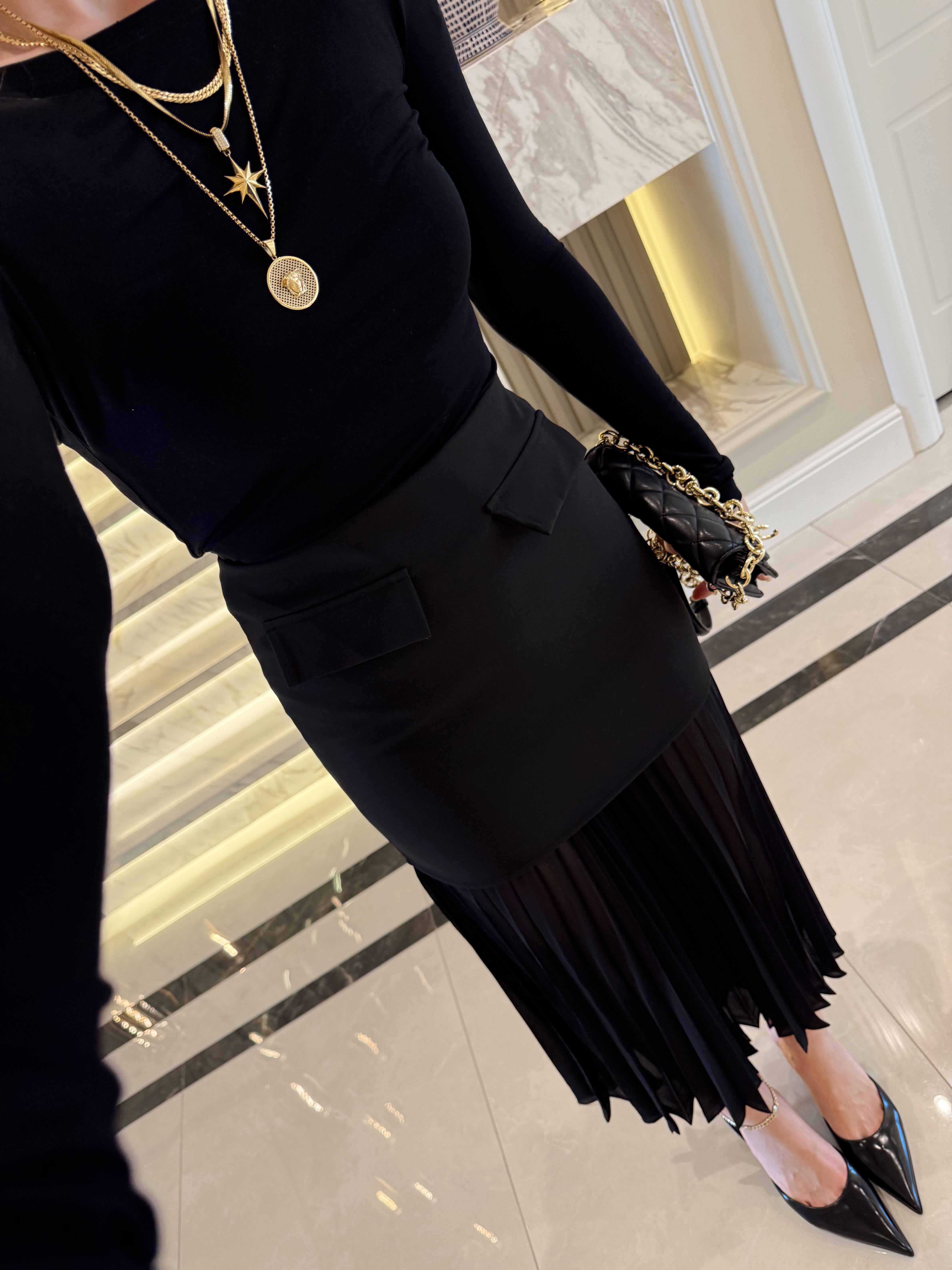 Siyah İçi Piliseli Cepli Midi Boy Etek