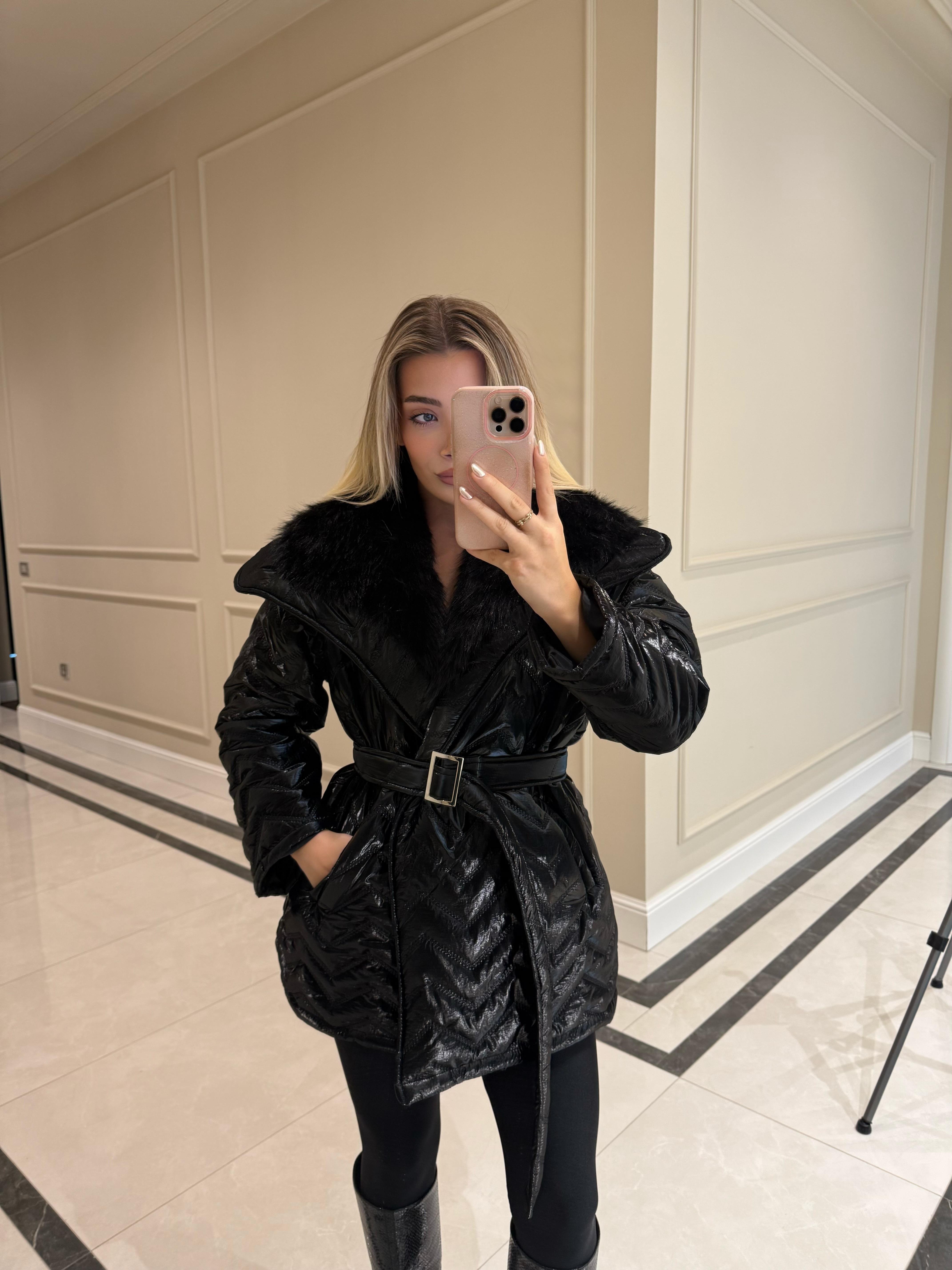 Siyah Rugan Kürk Detaylı Şişme Mont