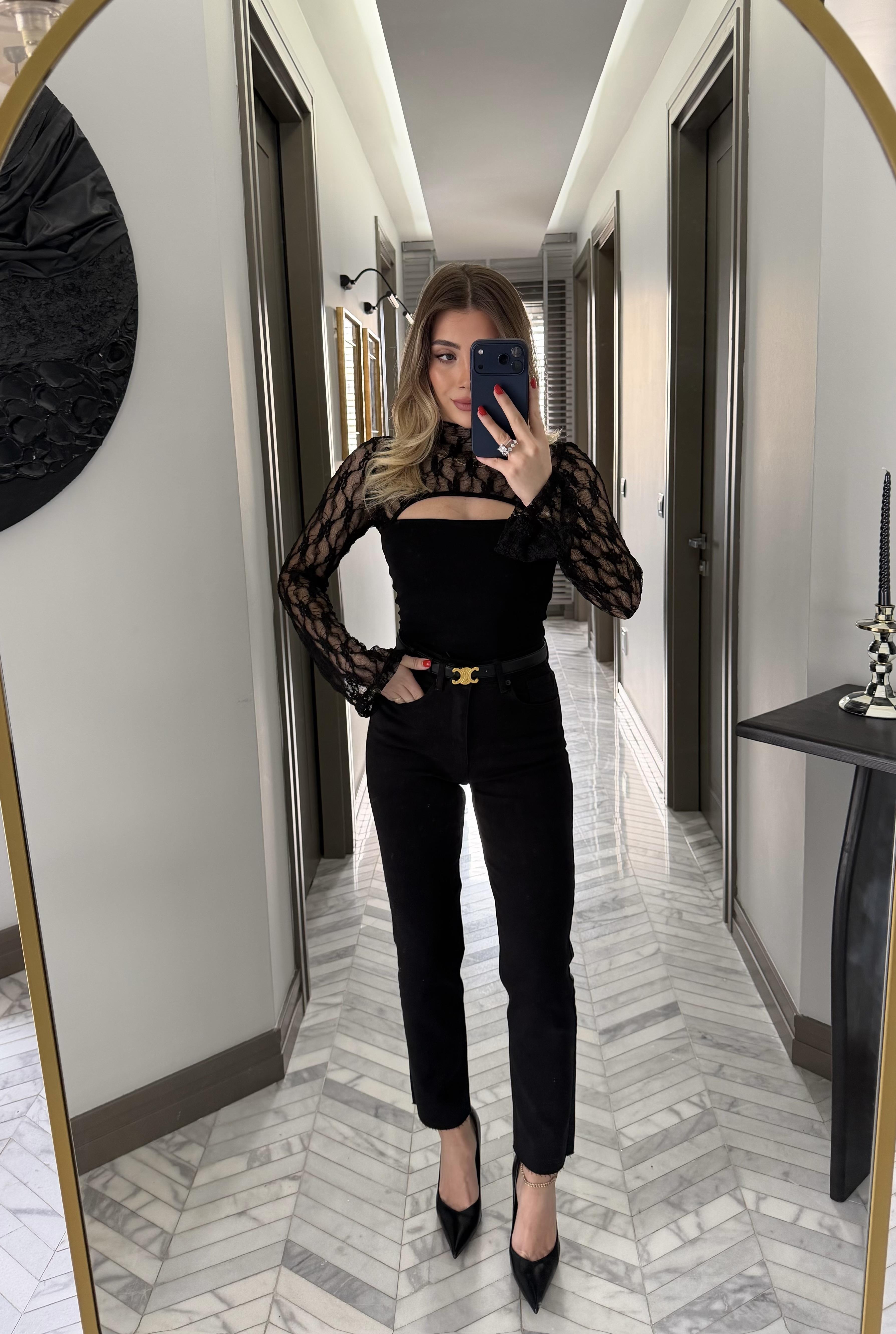 Siyah Üstü Kesik Dantelli Bluz-1020