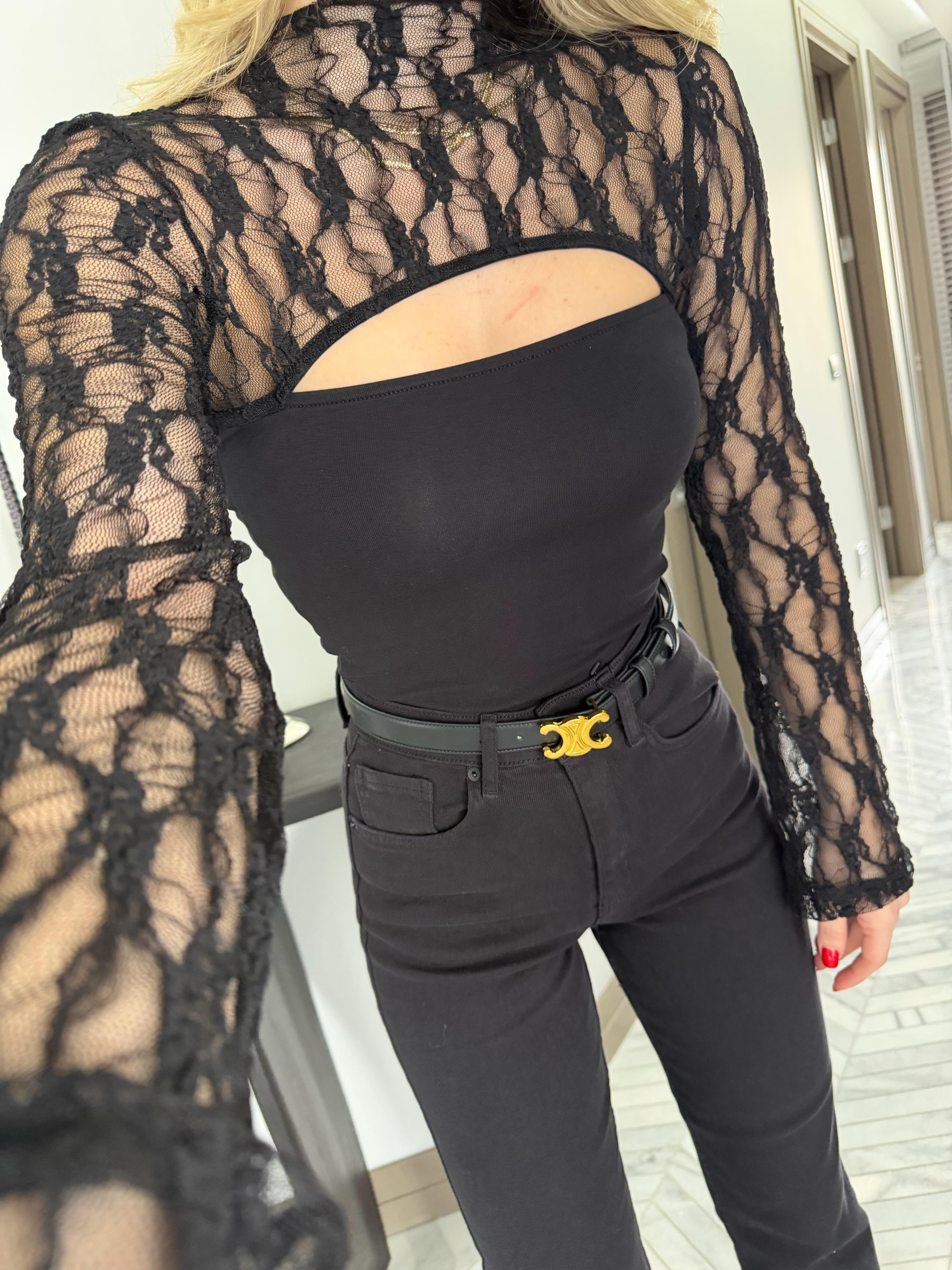 Siyah Üstü Kesik Dantelli Bluz-1020