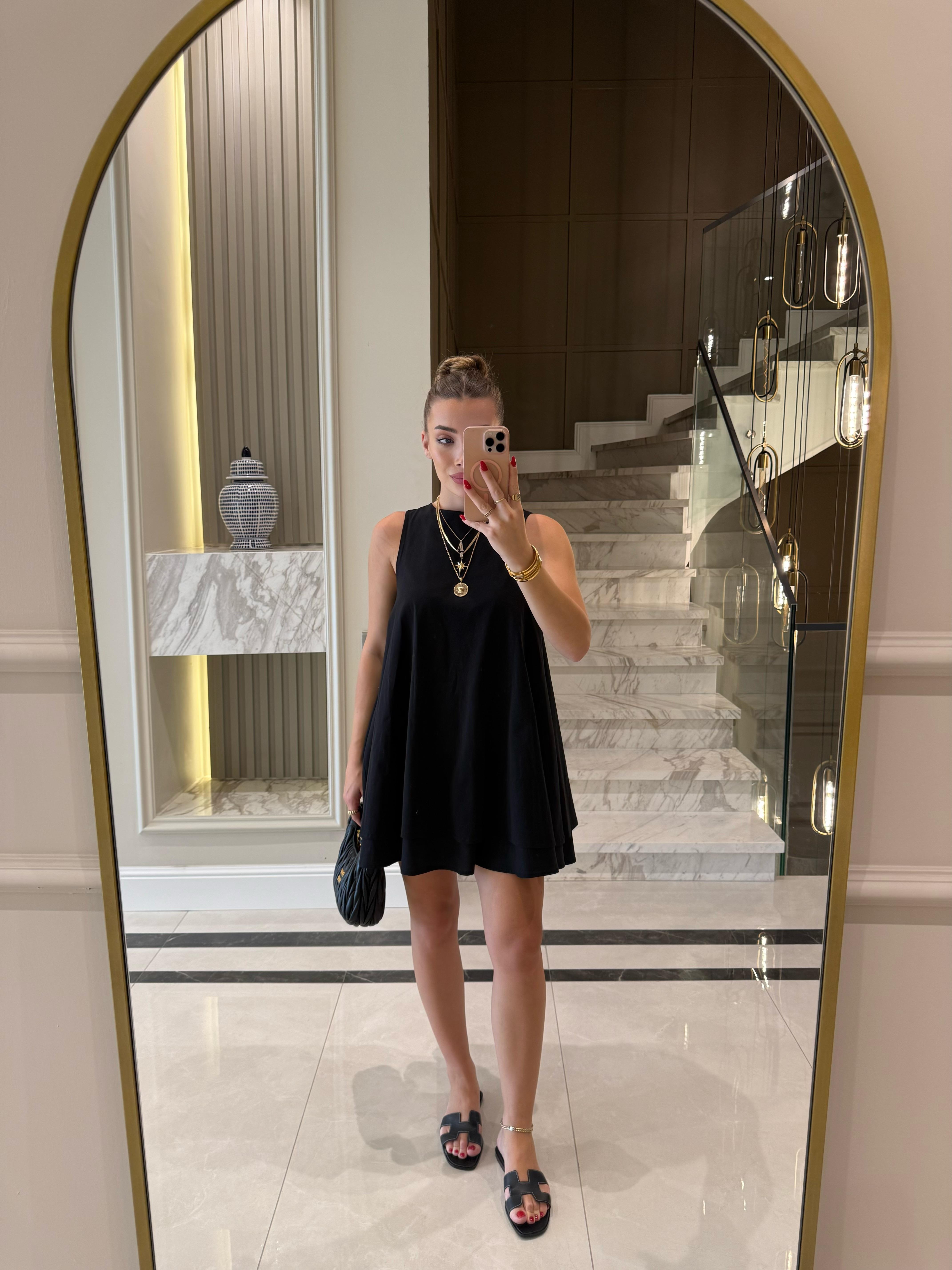 Siyah Volümlü Kısa Elbise