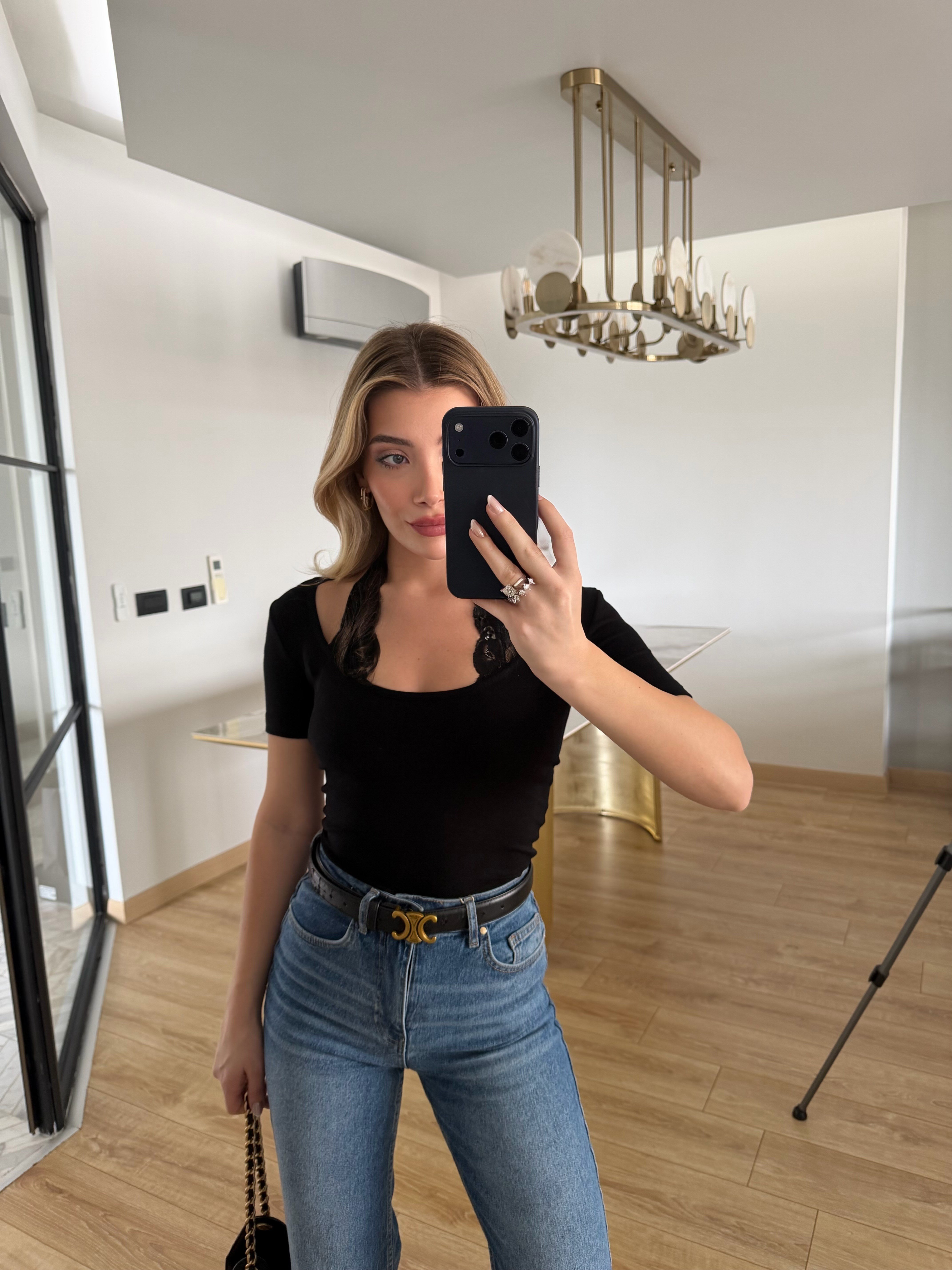 Siyah Yakası Dantelli Bluz 10306