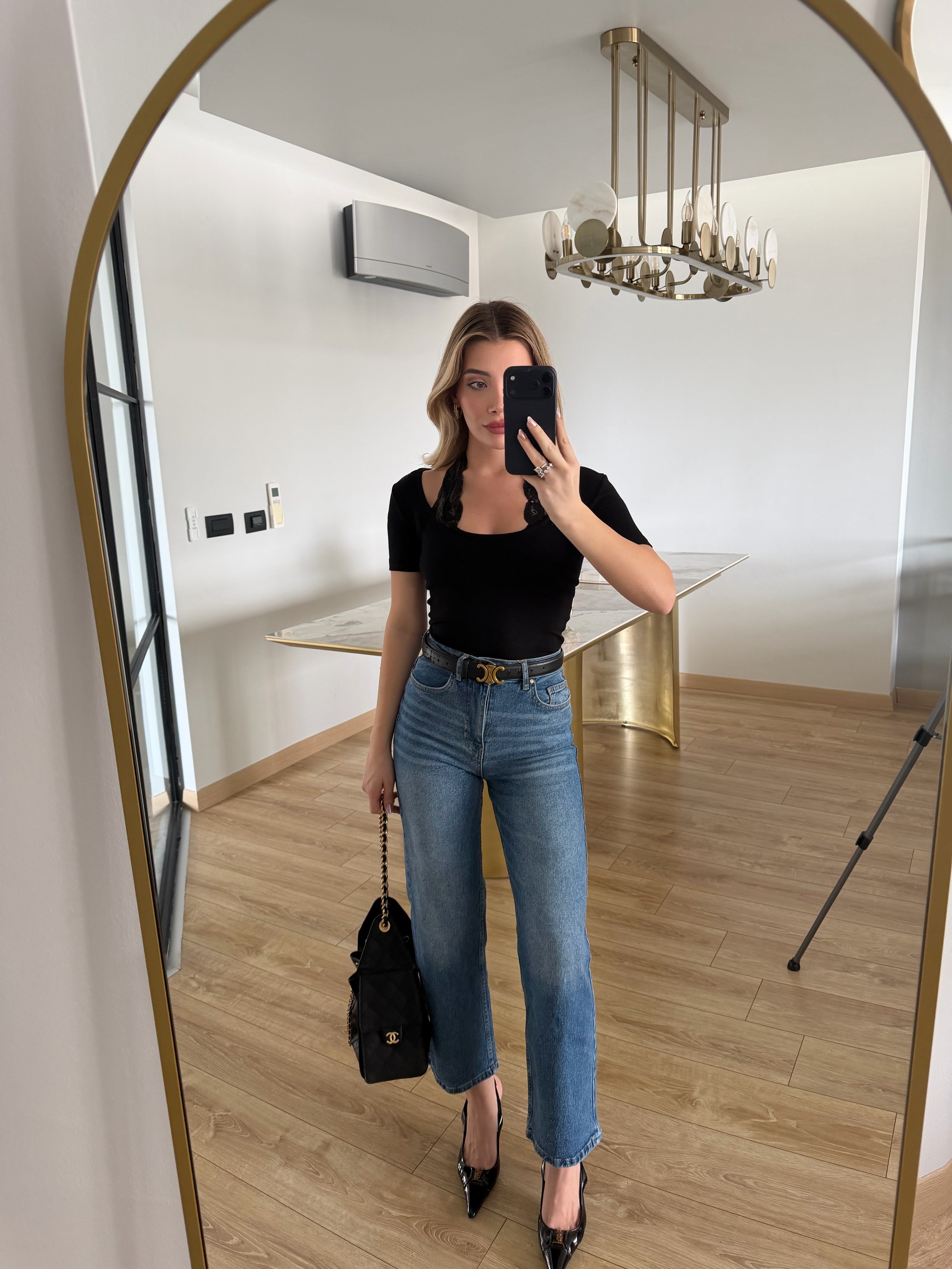 Siyah Yakası Dantelli Bluz 10306