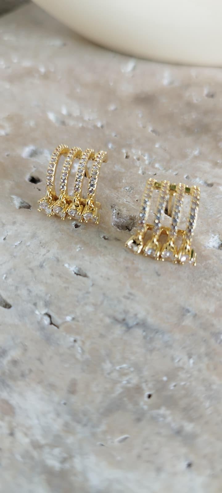 Taşlı Gold Elovora Küpe